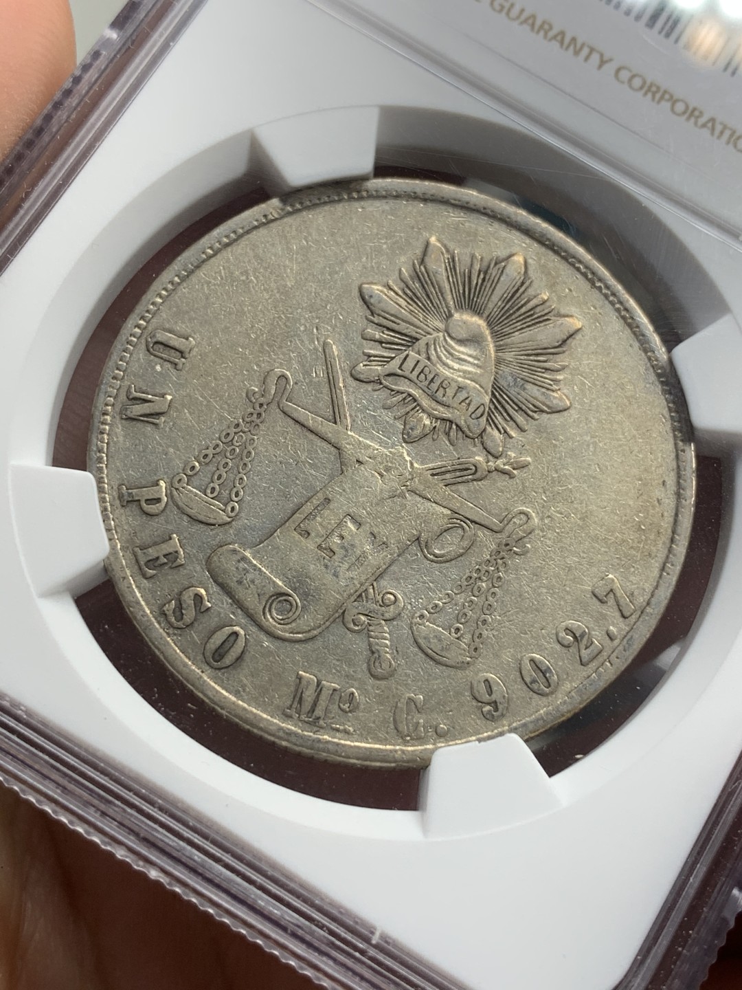 《竞宝斋》西.葡及其殖民地国家专场-第70场（全场不限金额包邮） NGC-XFD  墨西哥天平鹰洋 1869首年版 1比索 墨西哥厂 非常少  目前天平大热门 难得一见的天平  