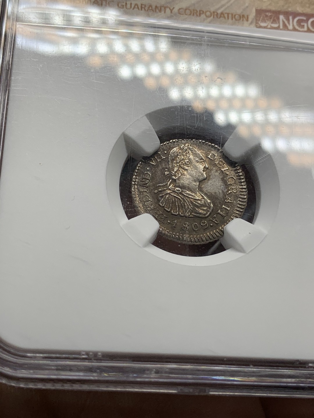 《竞宝斋》西.葡及其殖民地国家专场-第70场（全场不限金额包邮） NGC-MS64  危地马拉 双柱 费迪南七世 1809 1/2 里亚尔 理查德名人旧藏  五彩包浆 小币中的战斗机