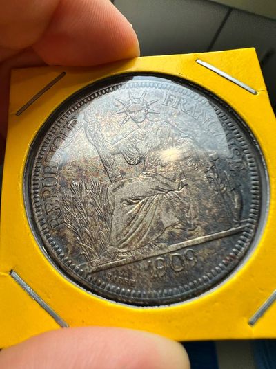 酱彩压箱底坐洋银币 - 酱彩压箱底坐洋银币