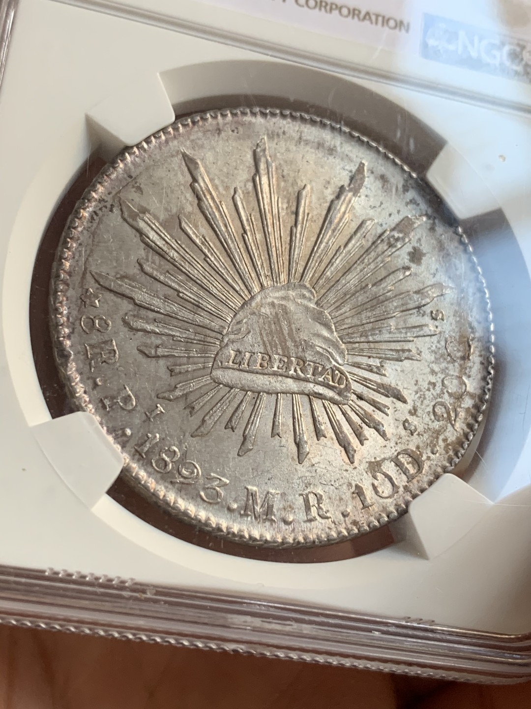 《竞宝斋》西.葡及其殖民地国家专场-第70场（全场不限金额包邮） NGC MS64 墨西哥 1893PI版 花边鹰洋 波多西最后一年 比较少的品种 底板光亮 羽毛好 淡五彩包浆