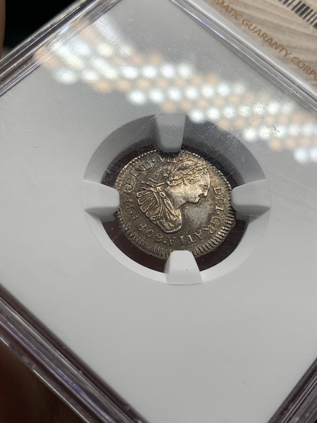 《竞宝斋》西.葡及其殖民地国家专场-第70场（全场不限金额包邮） NGC-MS64  危地马拉 双柱 费迪南七世 1809 1/2 里亚尔 理查德名人旧藏  五彩包浆 小币中的战斗机