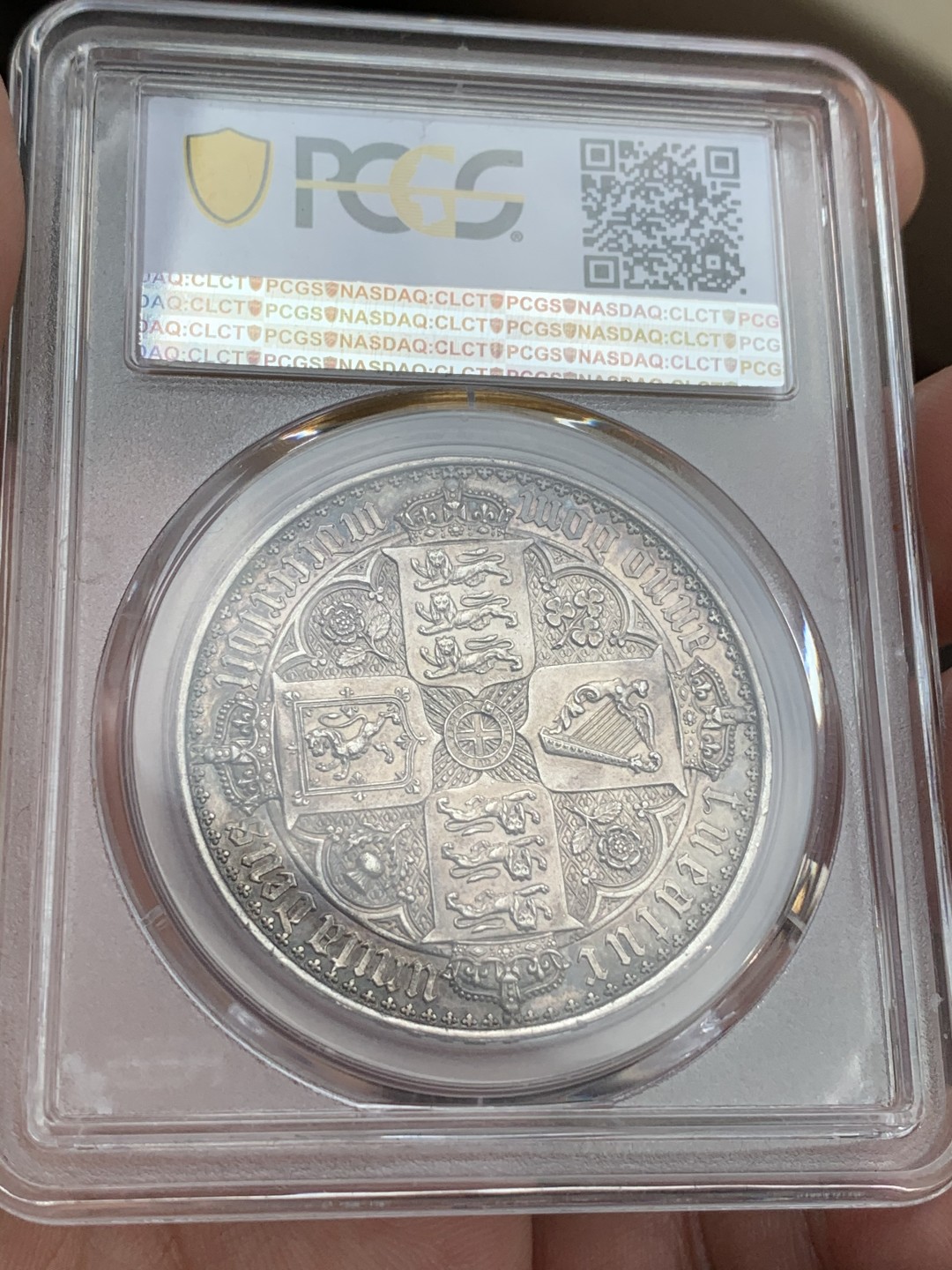 《竞宝斋》第71场-本周日，周一2场连拍（全场不限金额包邮） 最美钱币 PCGS-PR61 英国1847年 维多利亚女王 哥特体克朗 五彩包浆  精美的花纹 钱币爱好者的理想藏品