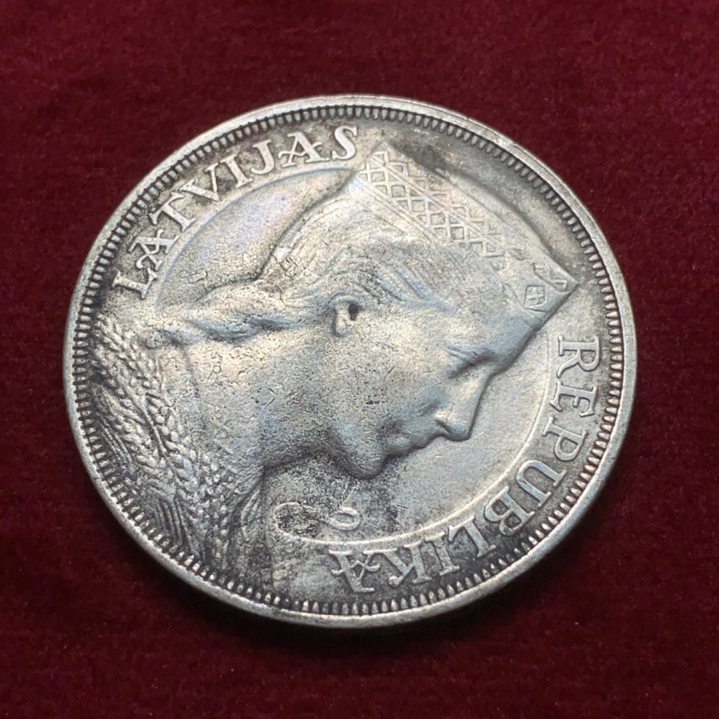 《竞宝斋》第71场-本周日，周一2场连拍（全场不限金额包邮） 拉脱维亚 1931年 少女5拉特银币 近期热门暴涨品种