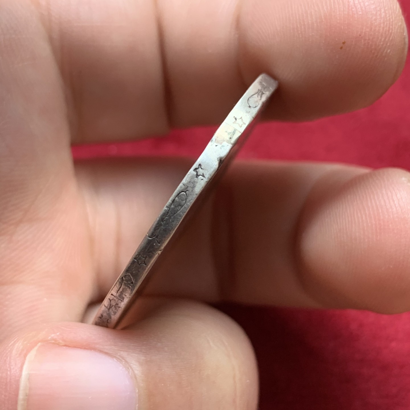 《竞宝斋》第71场-本周日，周一2场连拍（全场不限金额包邮） 1855年巴伐利亚马克西米利安2盾大银币，做过首饰有焊点。