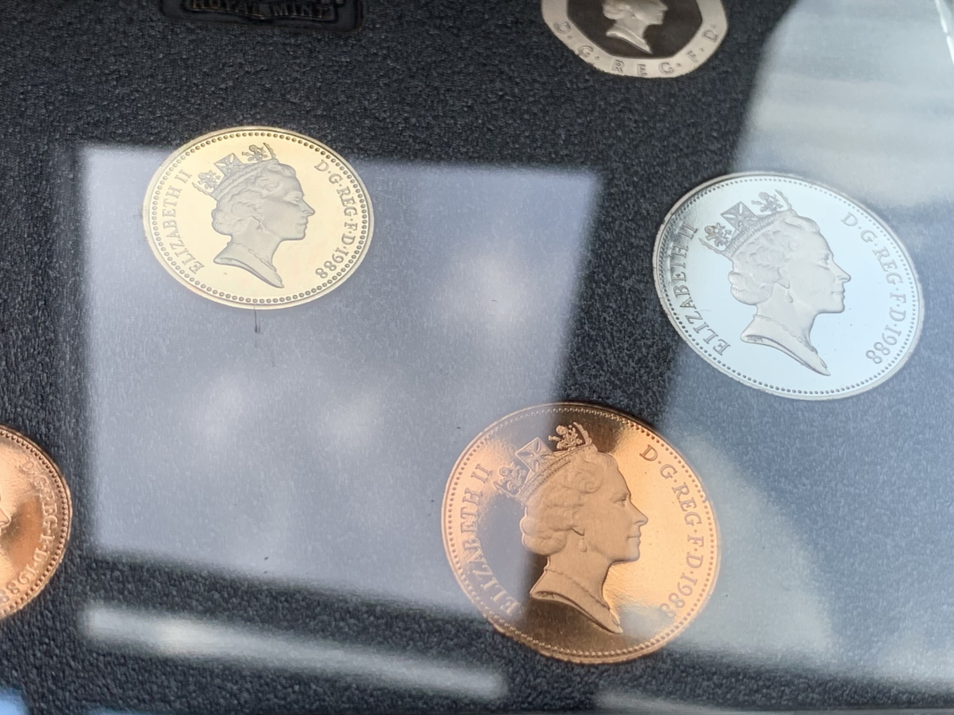 《竞宝斋》第71场-本周日，周一2场连拍（全场不限金额包邮） 英国 1988年 7枚套 盒装 精制套币