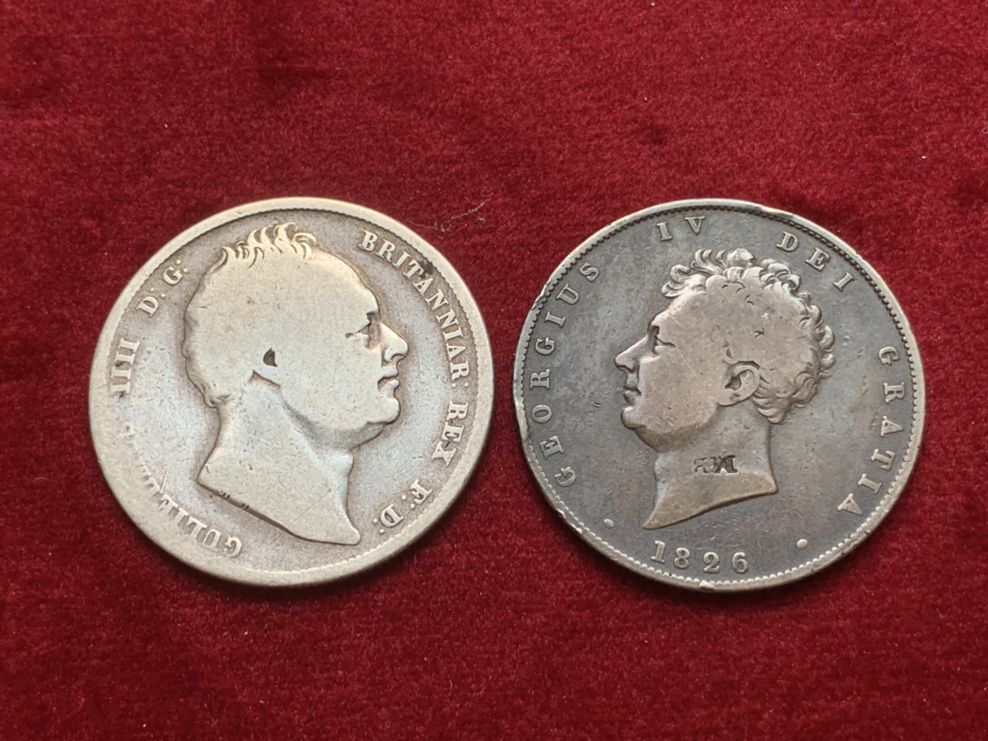 《竞宝斋》第71场-本周日，周一2场连拍（全场不限金额包邮） 乔治四世、威廉四世半克朗银币一对，威廉四世品相不错，人像面有一个R.M戳记，可能是当时哪个家族的标签。