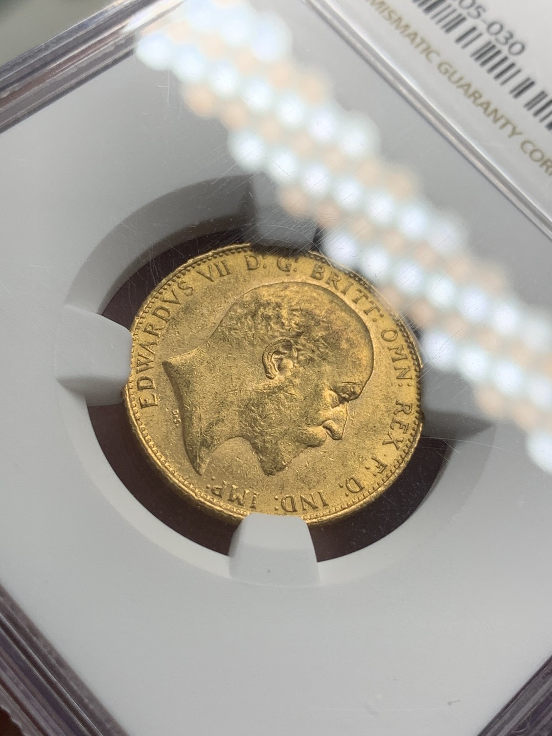 《竞宝斋》第71场-本周日，周一2场连拍（全场不限金额包邮） NGC MS61英国 1907年 爱德华七世马剑 1索维林金币 8克 细节不错 上涨品种