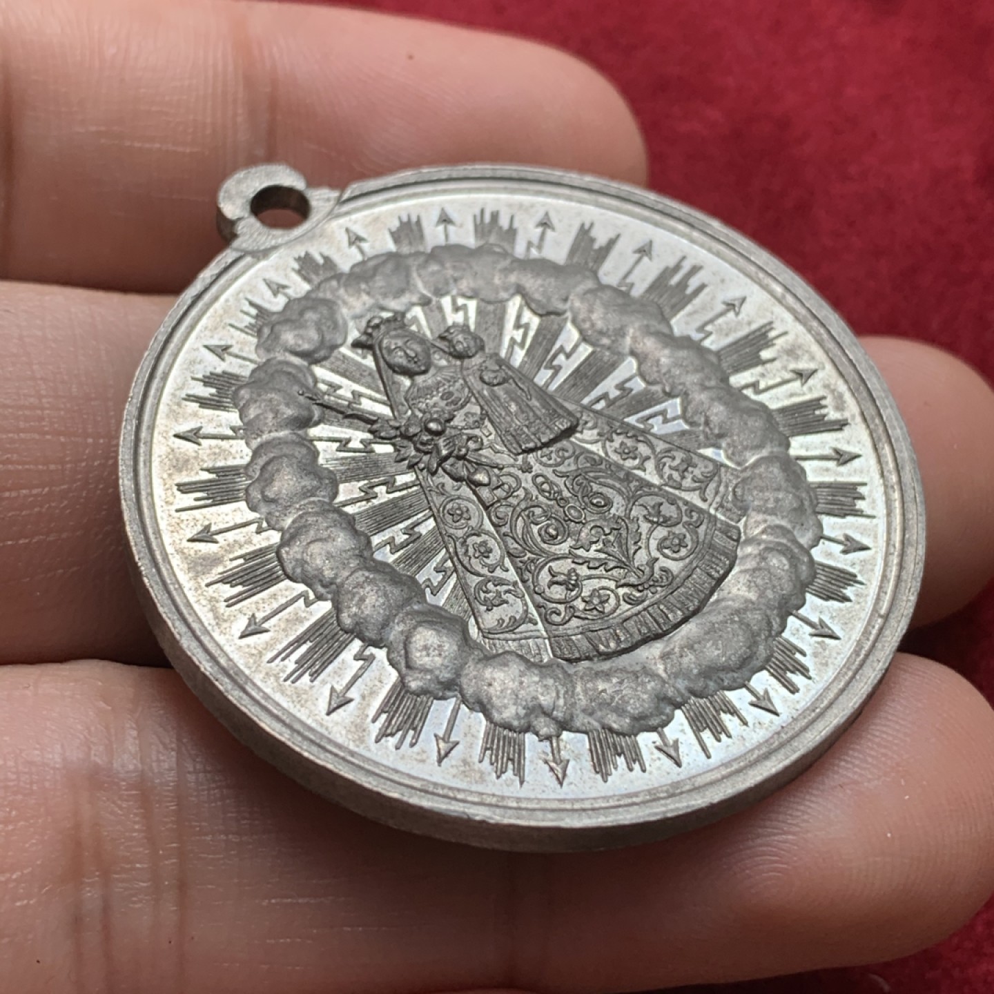 《竞宝斋》第71场-本周日，周一2场连拍（全场不限金额包邮） UNC级 瑞士1870年左右天主教修道院圣母抱子合金纪念章 正面圣母长裙雍容华丽 背面是艾因西德伦修道院景观 外网AU品500+