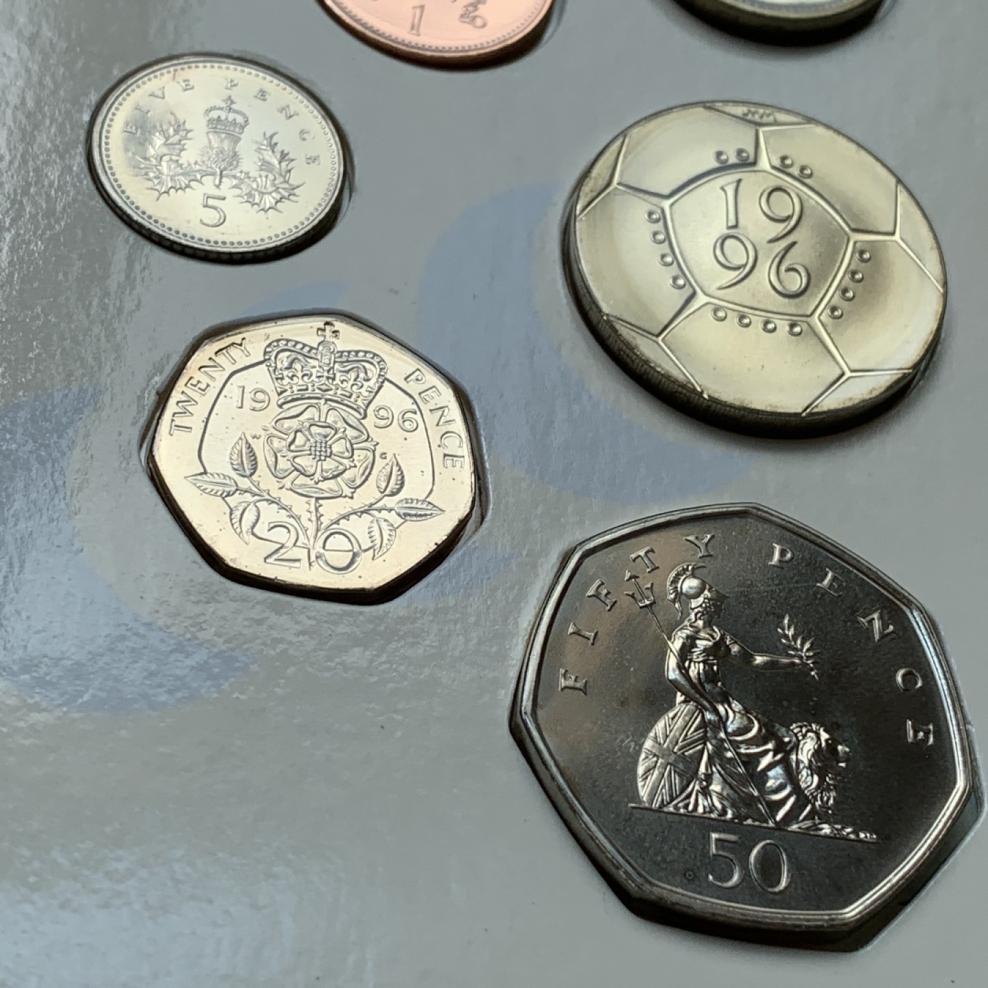 《竞宝斋》第71场-本周日，周一2场连拍（全场不限金额包邮） 英国 1996年 卡装 套币