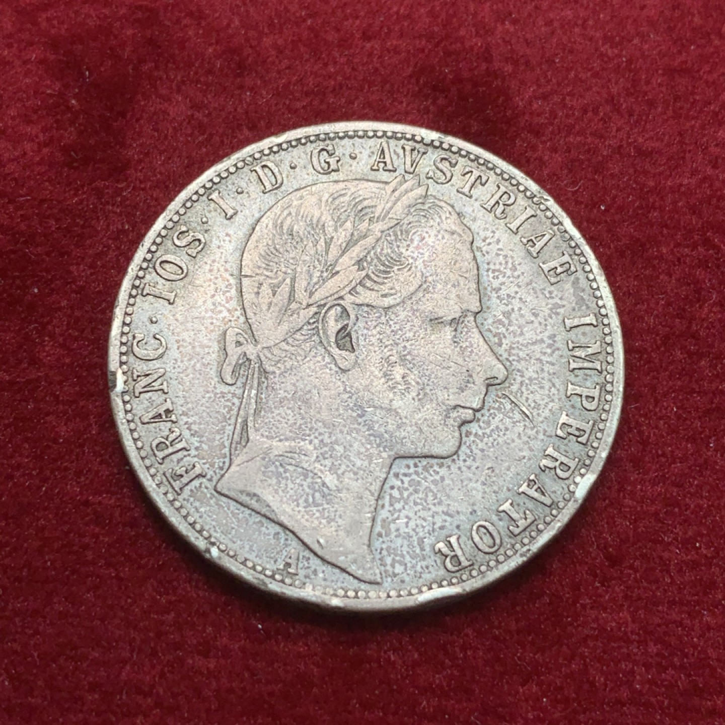 《竞宝斋》第71场-本周日，周一2场连拍（全场不限金额包邮） 奥地利佛朗茨一世1860年1福林老包浆银币 边缘有做过吊坠的痕迹