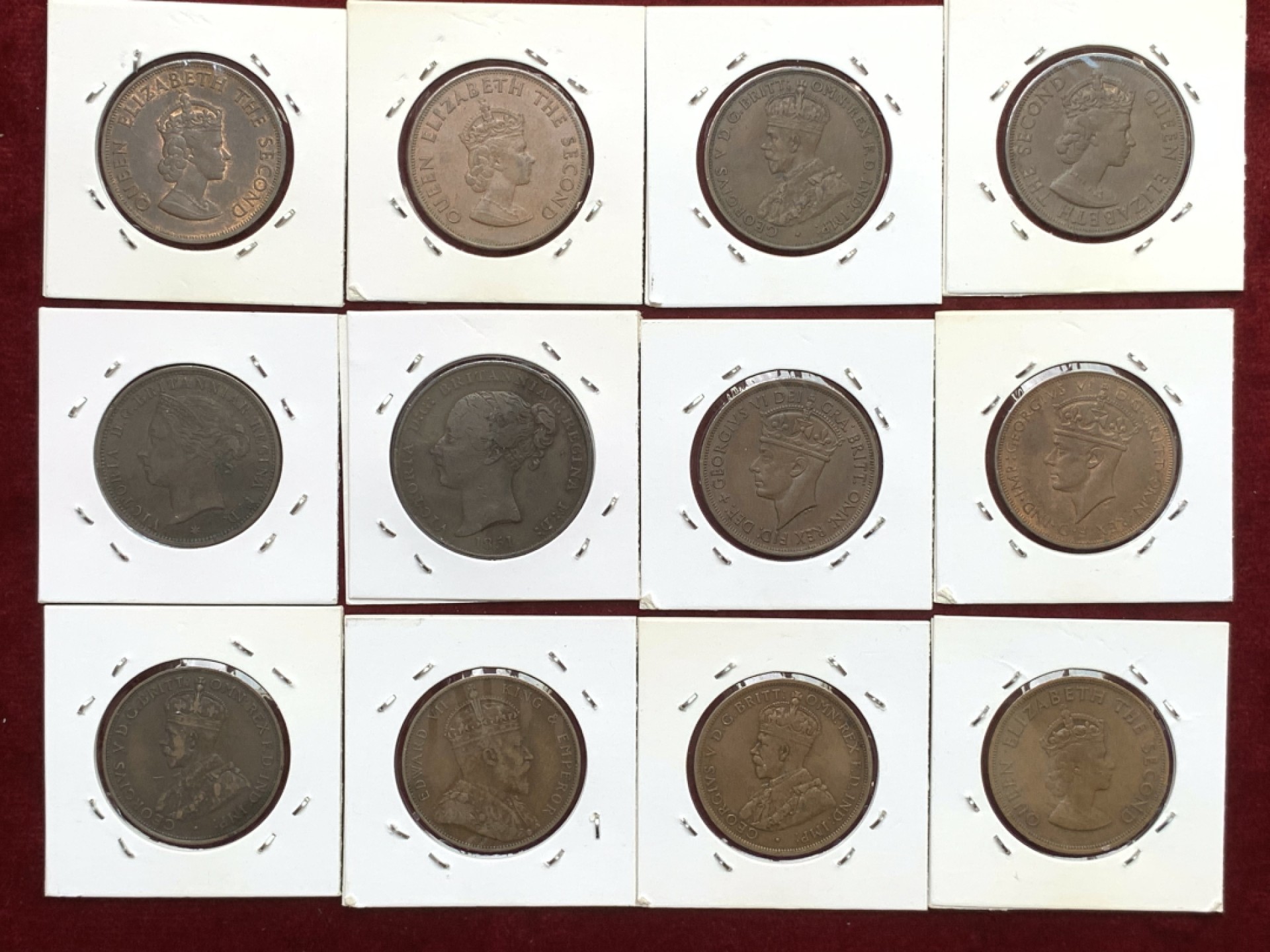 《竞宝斋》第71场-本周日，周一2场连拍（全场不限金额包邮） 英属泽西岛1便士大铜币12枚大全套！涵盖了维多利亚到伊丽莎白时期各品种，品相尚佳  凑齐非常困难，玩英属的必备。