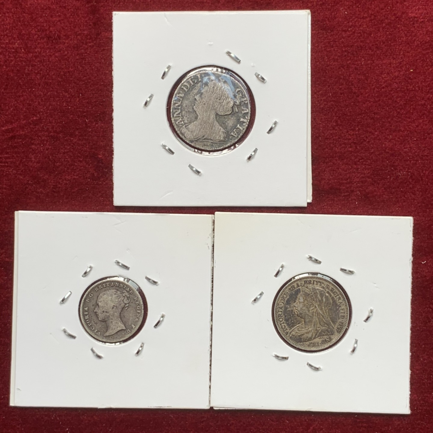 《竞宝斋》第71场-本周日，周一2场连拍（全场不限金额包邮） 英国小银币一组，安妮女王6便士比较少见，维多利亚两个品相包浆都不错。