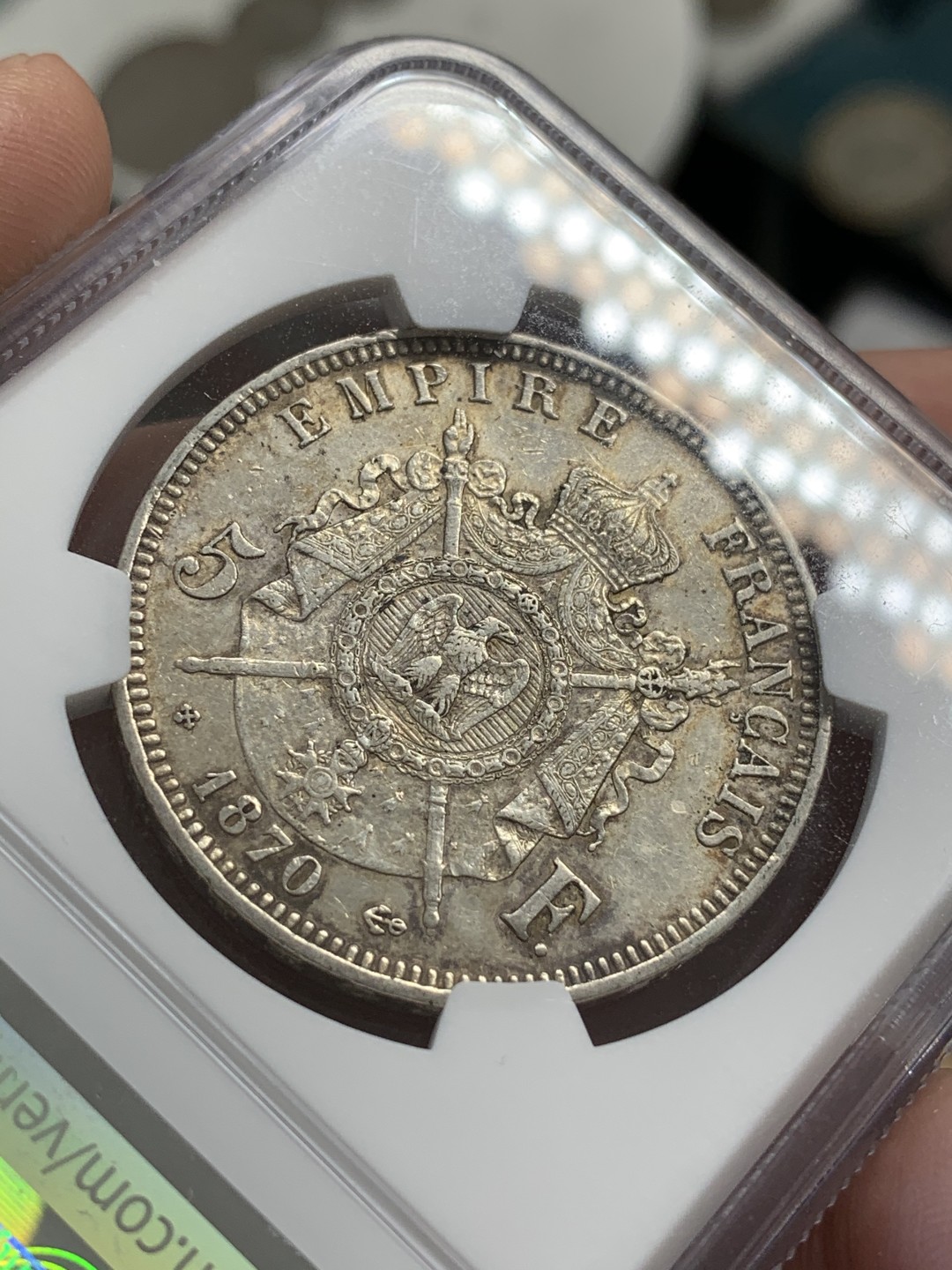 《竞宝斋》第71场-本周日，周一2场连拍（全场不限金额包邮） NGC-AU53 法国1870年（A） 拿破仑三世5法郎银币 味道不错，帘幕细节磨损不多，出分不易