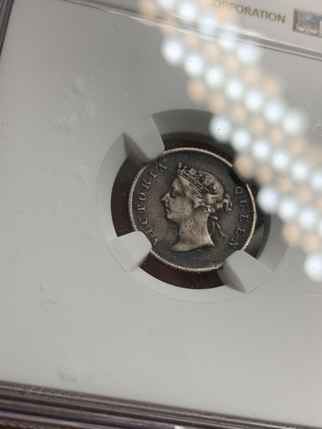 《竞宝斋》第71场-本周日，周一2场连拍（全场不限金额包邮） NGC AU50 1891年英属圭亚那和西印度4便士小银币，包浆完美黑美人发财包浆，英系里这样的包浆不多见。