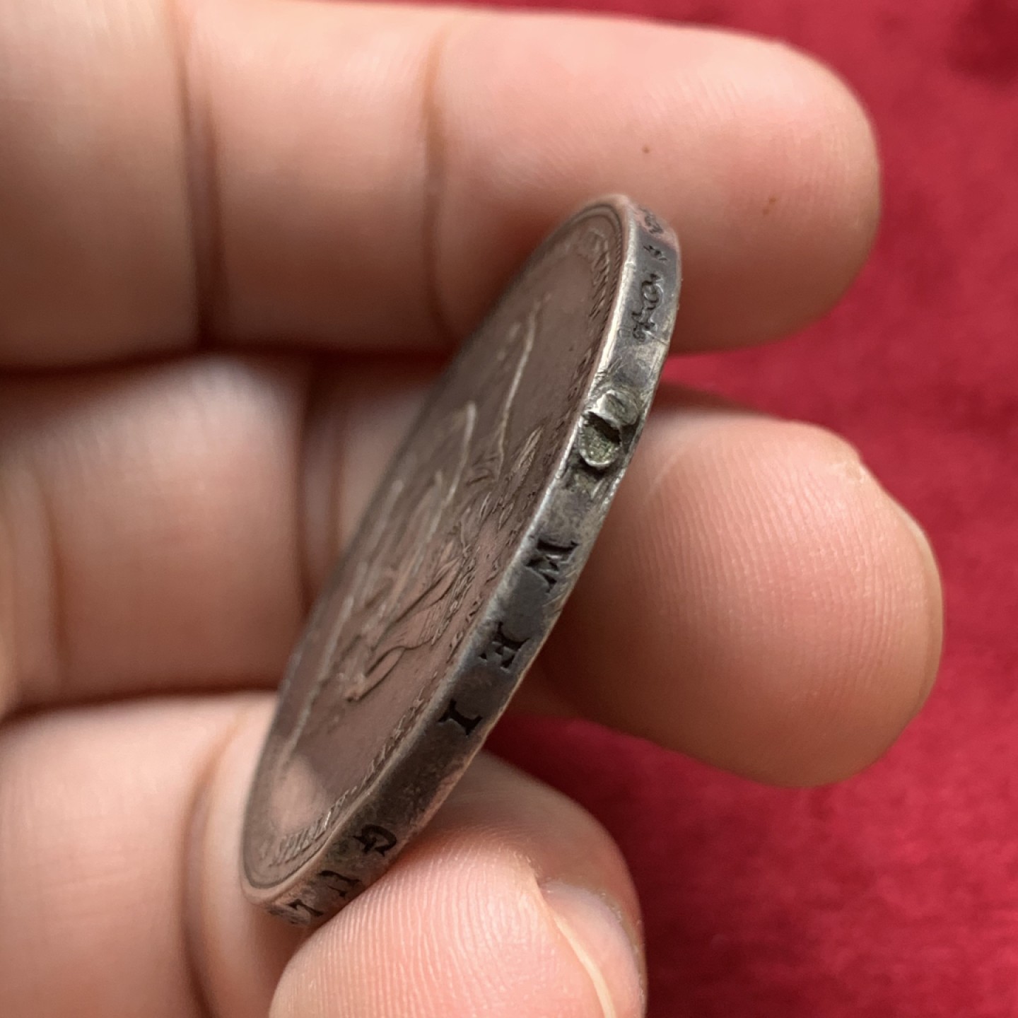 《竞宝斋》第71场-本周日，周一2场连拍（全场不限金额包邮） 1879年奥地利皇帝弗朗茨和茜茜公主银婚纪念2弗洛林大银币，有焊点，细节尚可未洗。