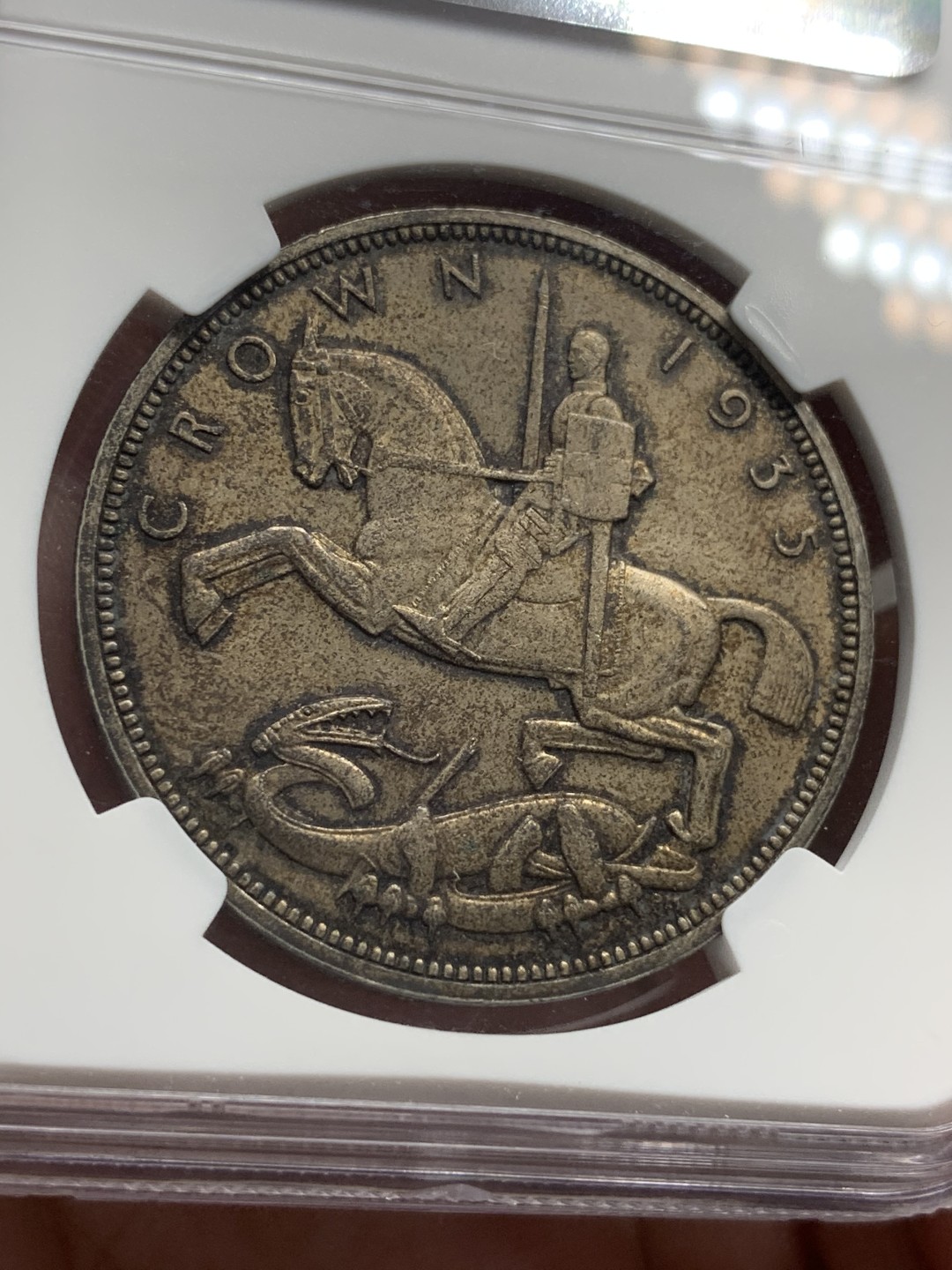 《竞宝斋》第71场-本周日，周一2场连拍（全场不限金额包邮） NGC-MS63 英国 1935年 克朗 木马剑 巧克力包浆