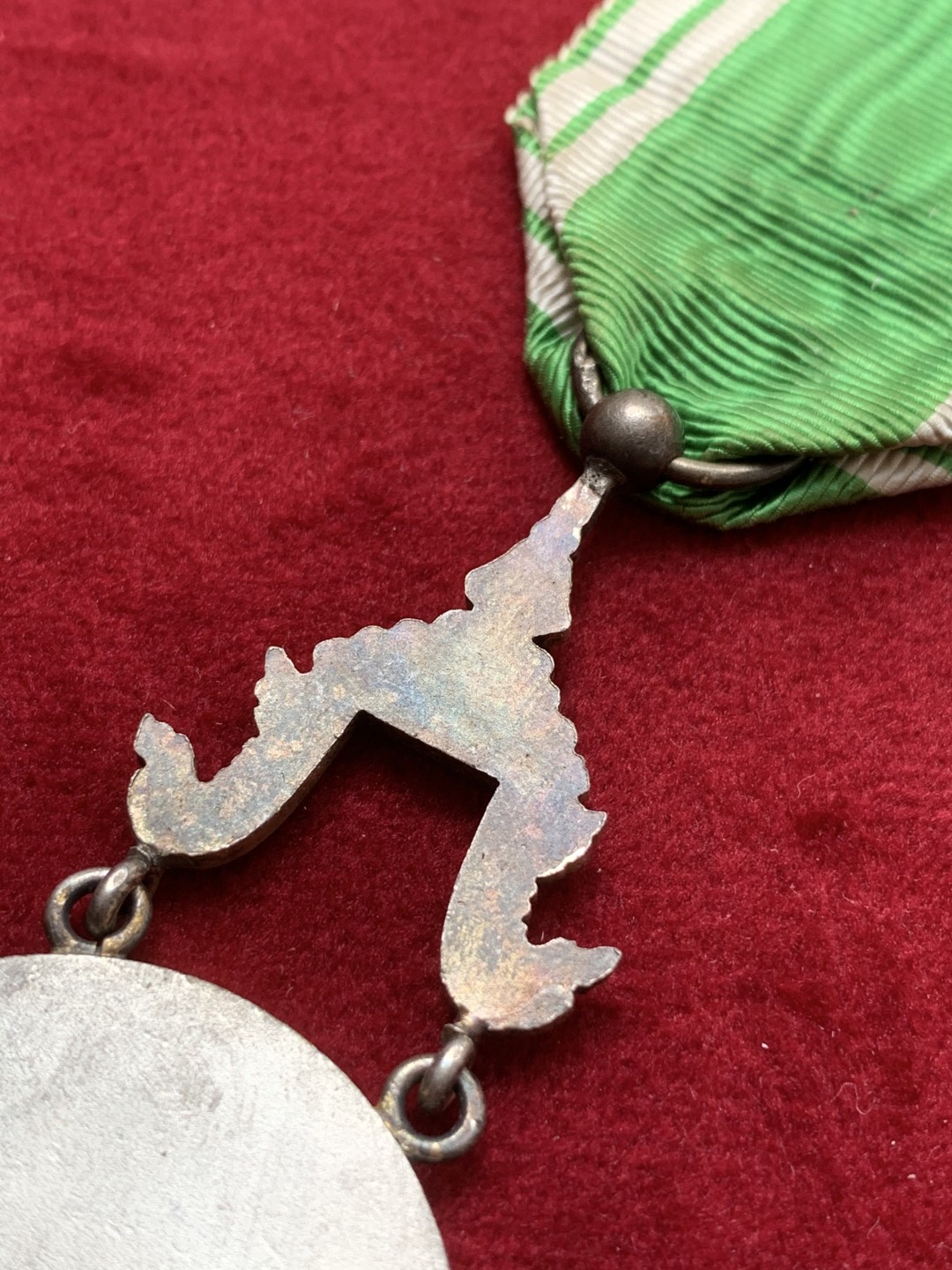 《竞宝斋》第71场-本周日，周一2场连拍（全场不限金额包邮） 二十世纪早期泰国珐琅银挂章 少见品种 好品 珐琅完好无损 浓郁的东南亚风情