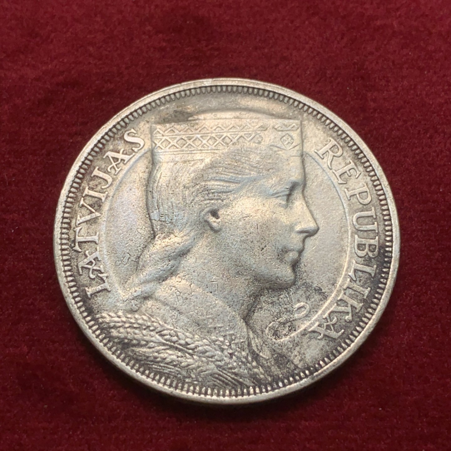 《竞宝斋》第71场-本周日，周一2场连拍（全场不限金额包邮） 拉脱维亚 1931年 少女5拉特银币 近期热门暴涨品种