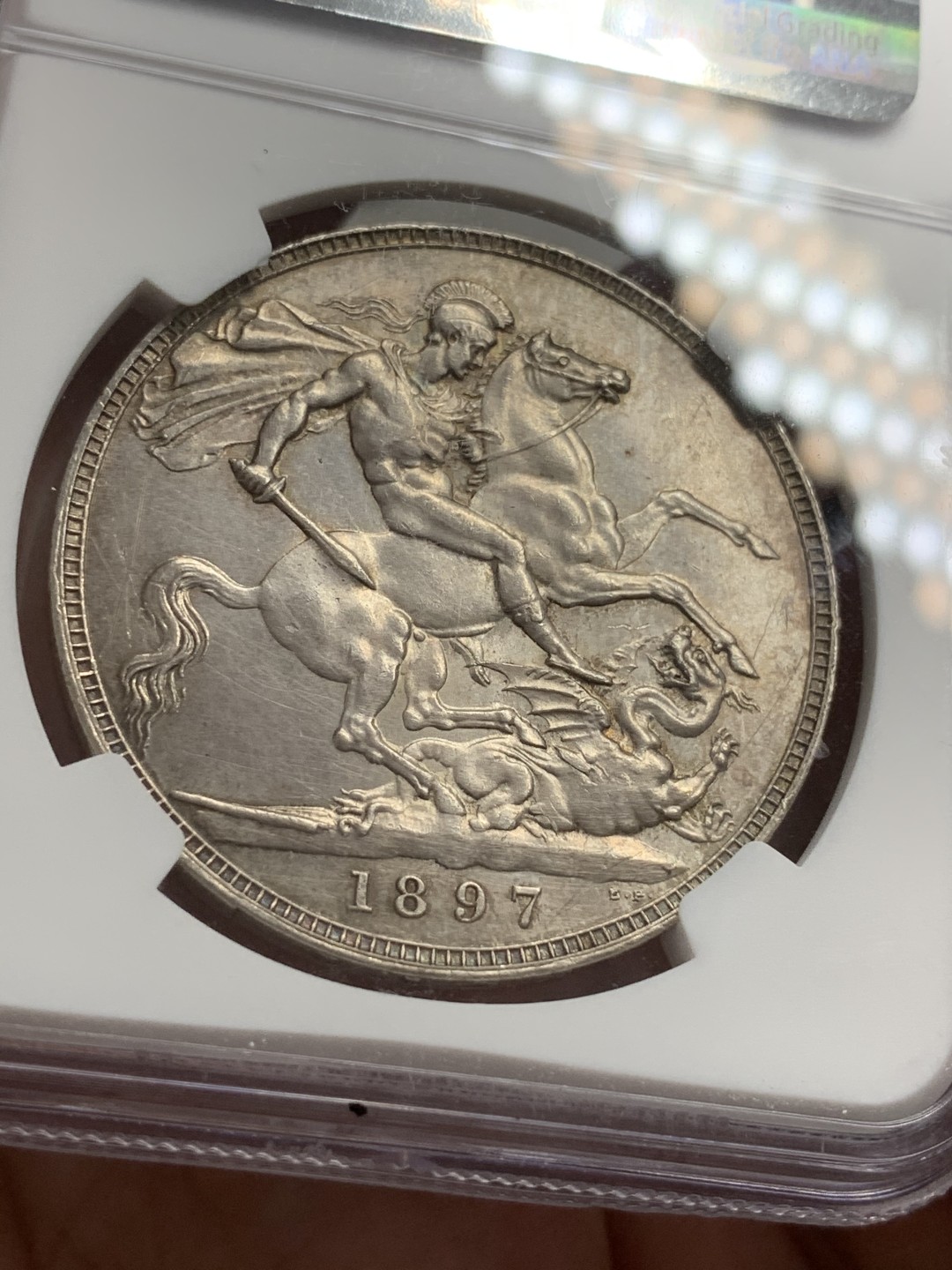 《竞宝斋》第71场-本周日，周一2场连拍（全场不限金额包邮） NGC-UNCD 英国1897年 马剑 细节好 状态佳，具体见图