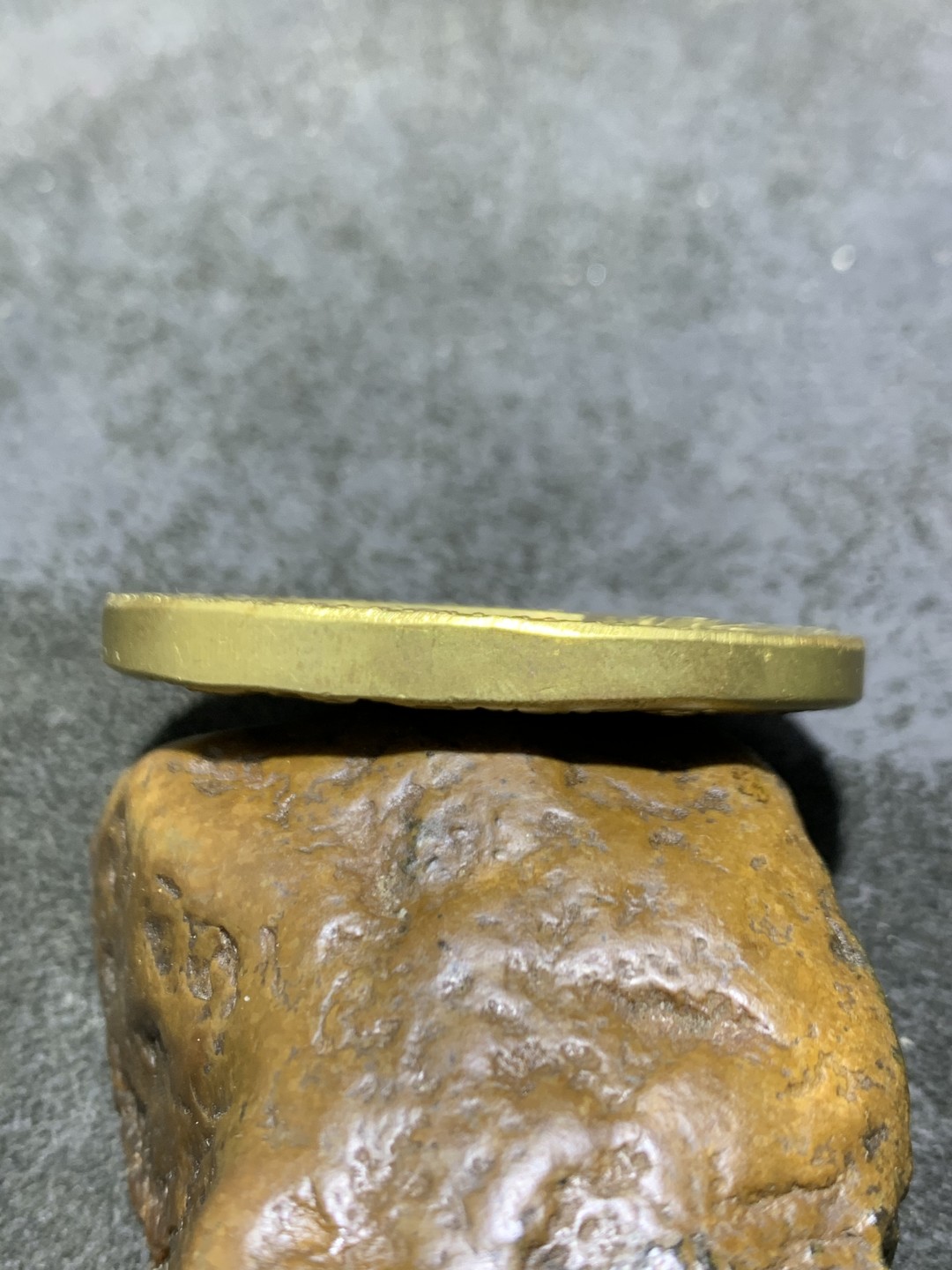 精美黄铜观音大士护身牌一个，
