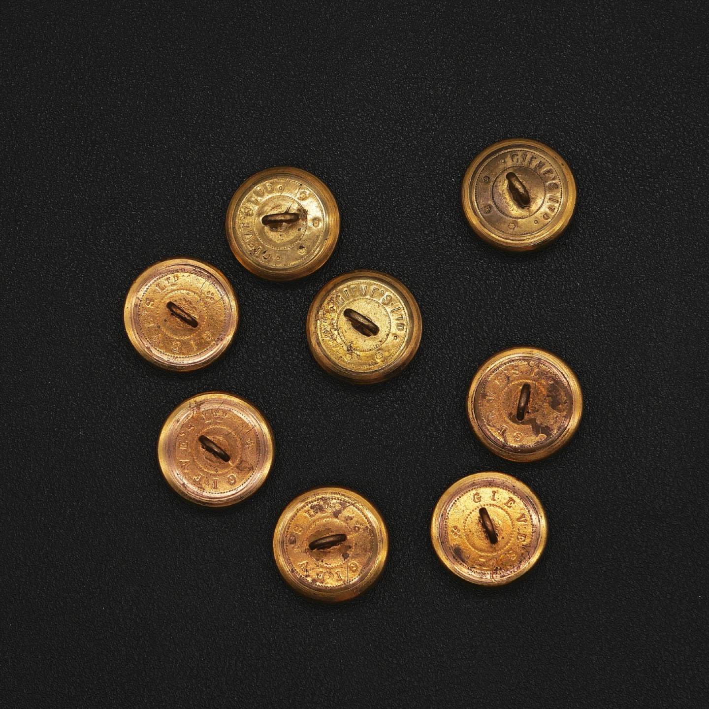 勋章奖章交易所7月9日拍卖 英国皇家海军铜扣一组