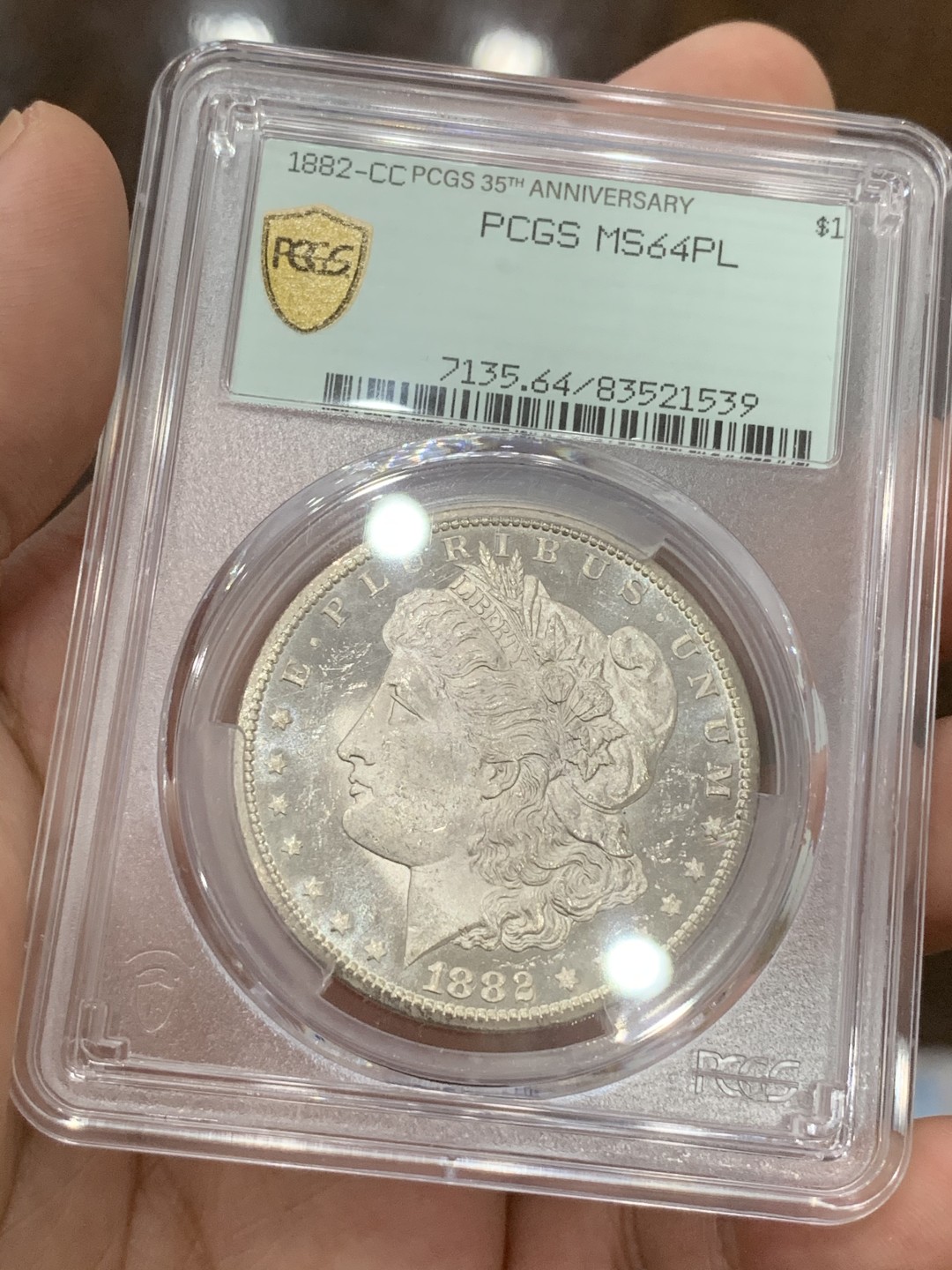 《竞宝斋》第71场-本周日，周一2场连拍（全场不限金额包邮） PCGS-MS64PL 美国 1882年 一美元 摩根币 卡森厂+类精致+35周年限定标 一步到位 