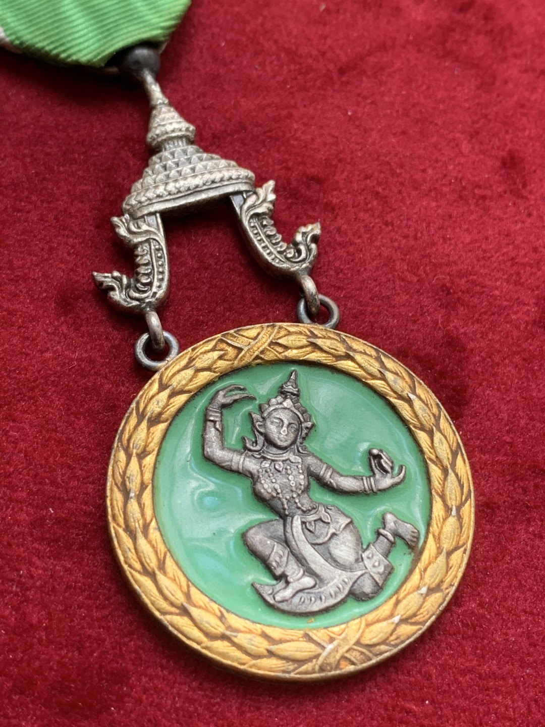 《竞宝斋》第71场-本周日，周一2场连拍（全场不限金额包邮） 二十世纪早期泰国珐琅银挂章 少见品种 好品 珐琅完好无损 浓郁的东南亚风情