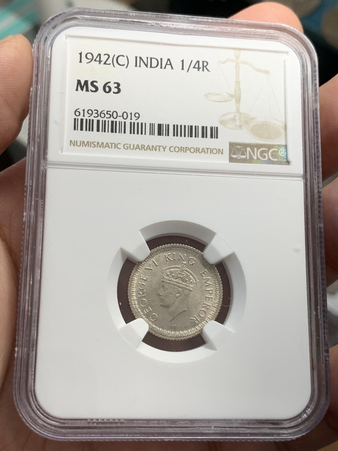 《竞宝斋》第71场-本周日，周一2场连拍（全场不限金额包邮） NGC-MS63 英属印度 1942年（C） 乔六印度1/4卢比银币 打制清晰，淡彩包浆,味道不错