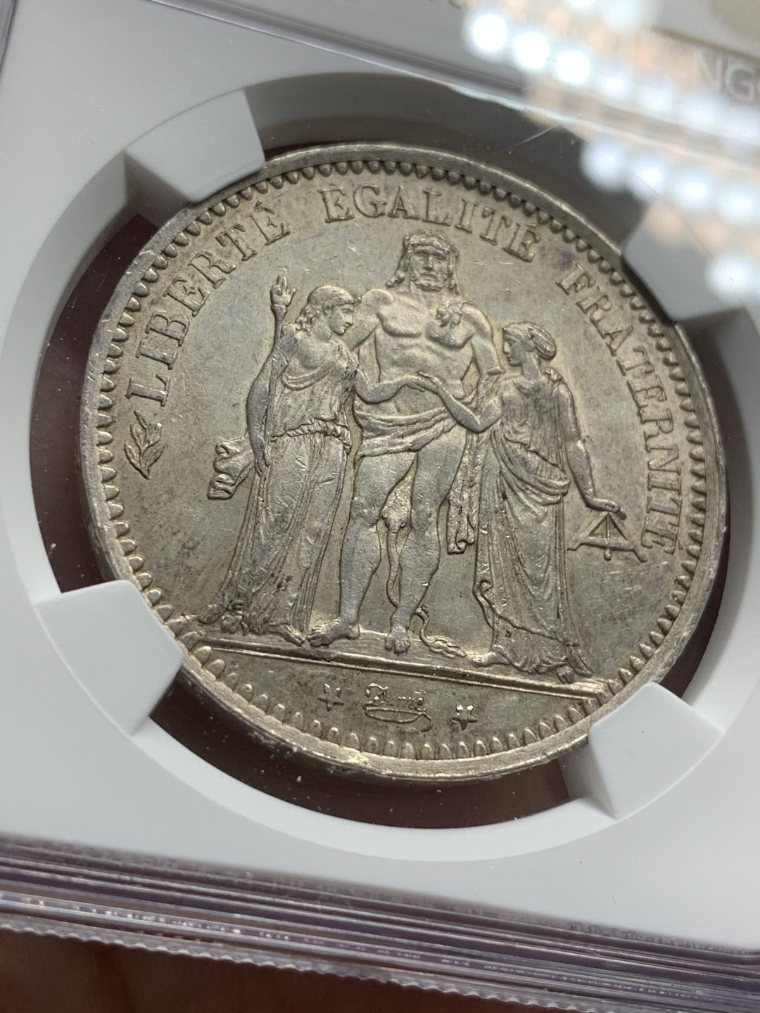 《竞宝斋》第71场-本周日，周一2场连拍（全场不限金额包邮） NGC-AU58 法国 1873年大力神 5法郎 大银币 底光带包浆 细节一流 非常漂亮