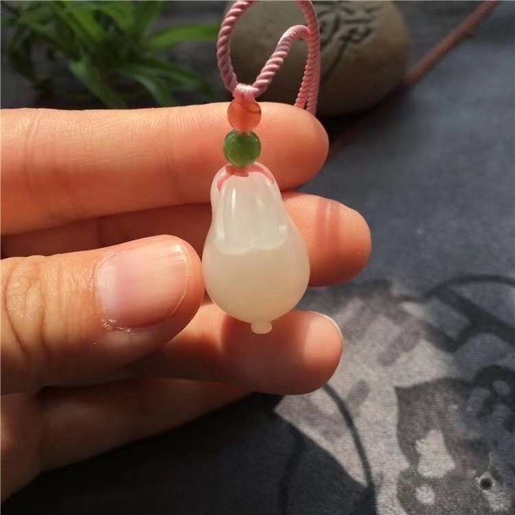 和田玉小兔子吊坠藕粉玉兔挂坠项链坠子浓粉色生肖兔挂件属相玉坠
