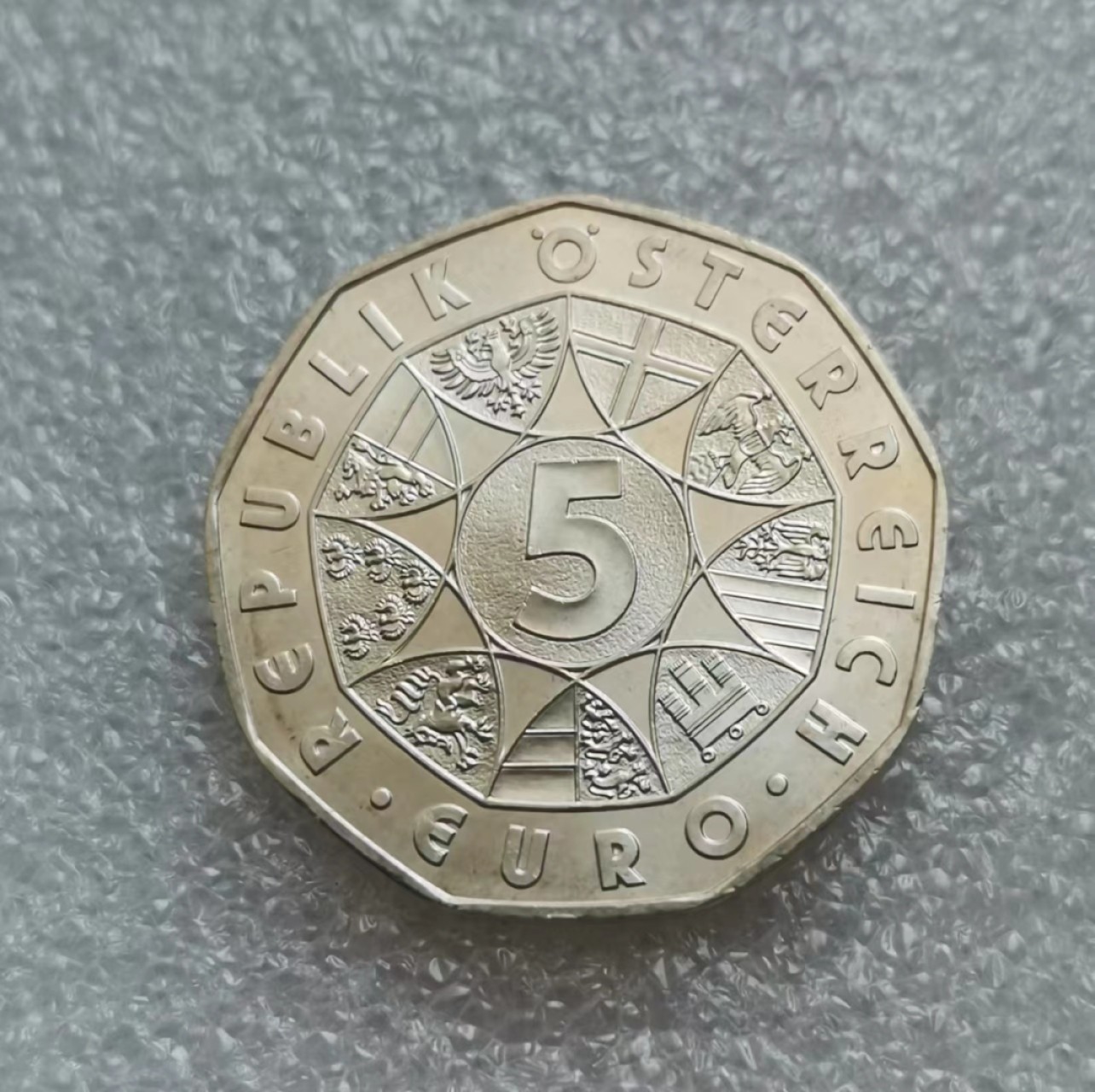 瓶子🏺第46期拍卖会 奥地利2003年九边形5欧元银币