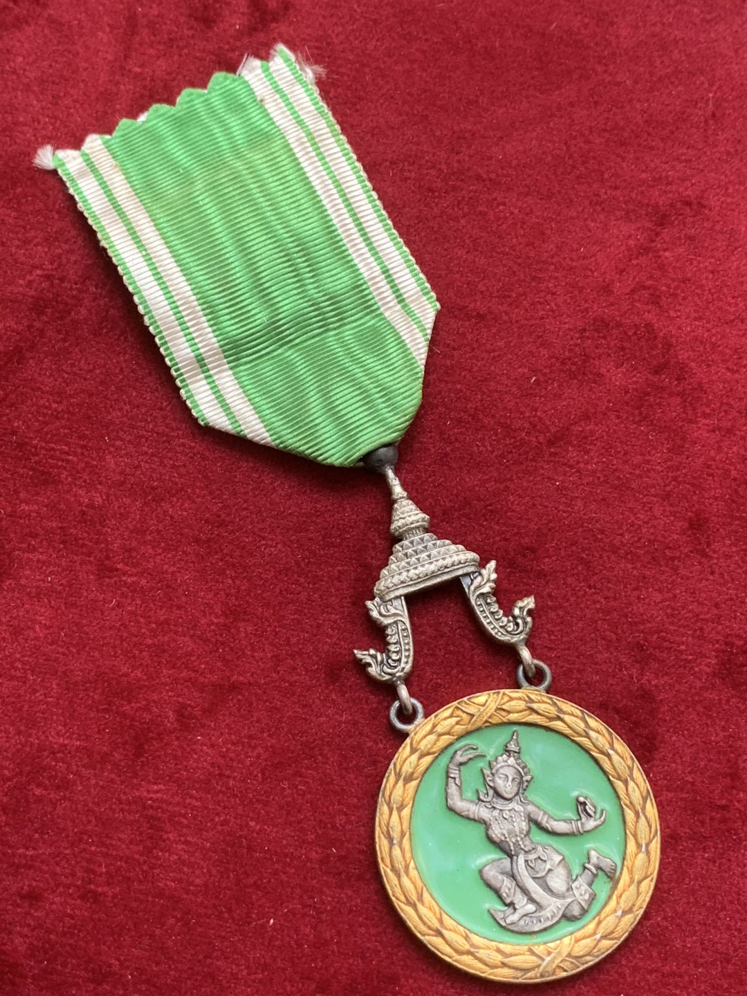 《竞宝斋》第71场-本周日，周一2场连拍（全场不限金额包邮） 二十世纪早期泰国珐琅银挂章 少见品种 好品 珐琅完好无损 浓郁的东南亚风情