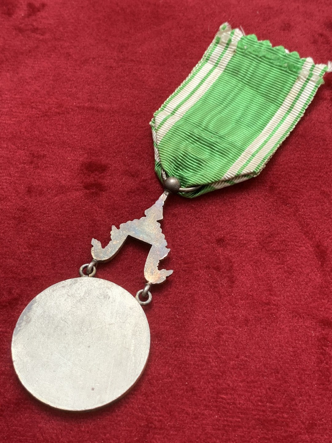 《竞宝斋》第71场-本周日，周一2场连拍（全场不限金额包邮） 二十世纪早期泰国珐琅银挂章 少见品种 好品 珐琅完好无损 浓郁的东南亚风情