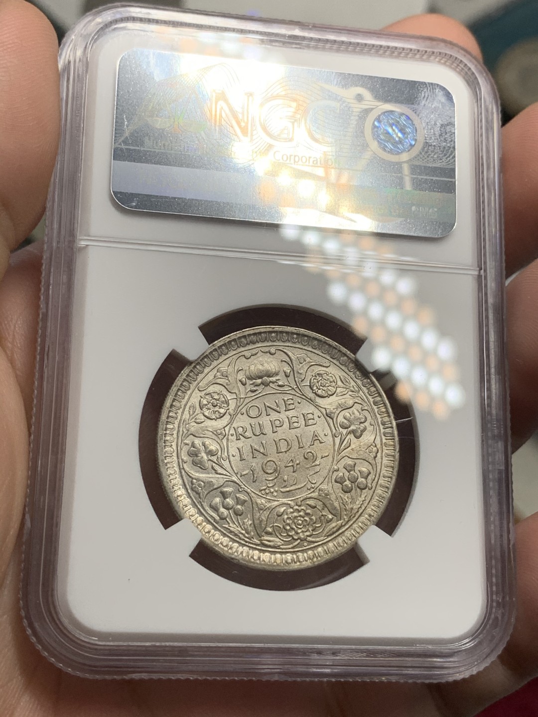 《竞宝斋》第71场-本周日，周一2场连拍（全场不限金额包邮） NGC-MS62 印度 1942-B年 乔六 1卢比 原光好品 银币