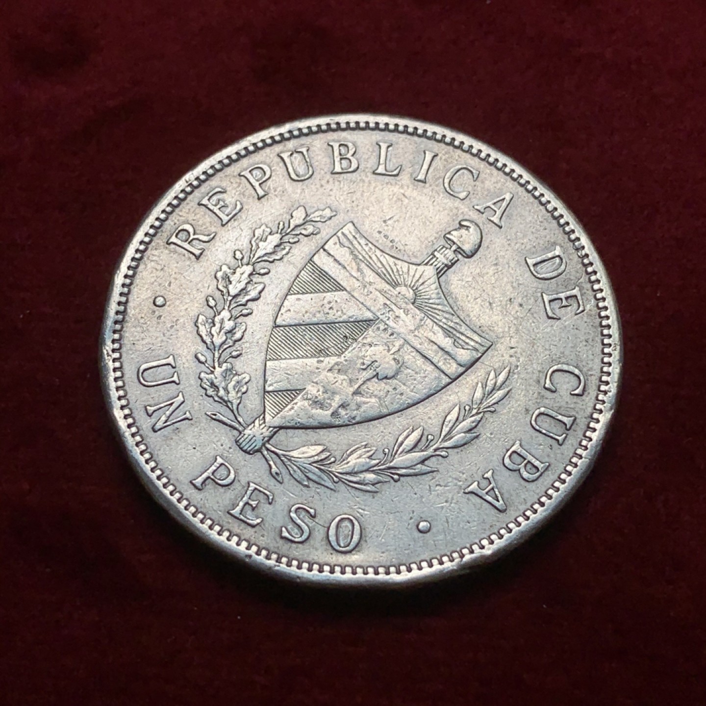 《竞宝斋》第71场-本周日，周一2场连拍（全场不限金额包邮） 古巴 1915年 五角星1比索 大银币 较少年份 发行量仅80多万枚 裸币好品