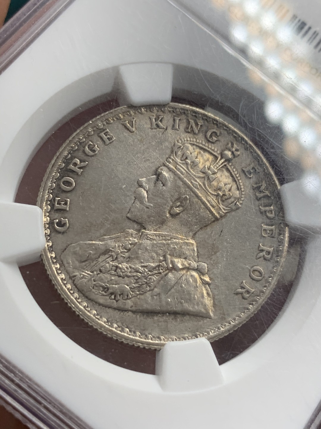 《竞宝斋》第71场-本周日，周一2场连拍（全场不限金额包邮） NGC-UNCD 英属印度 1918年（B） 乔五印度1卢比银币 人像面转光流畅