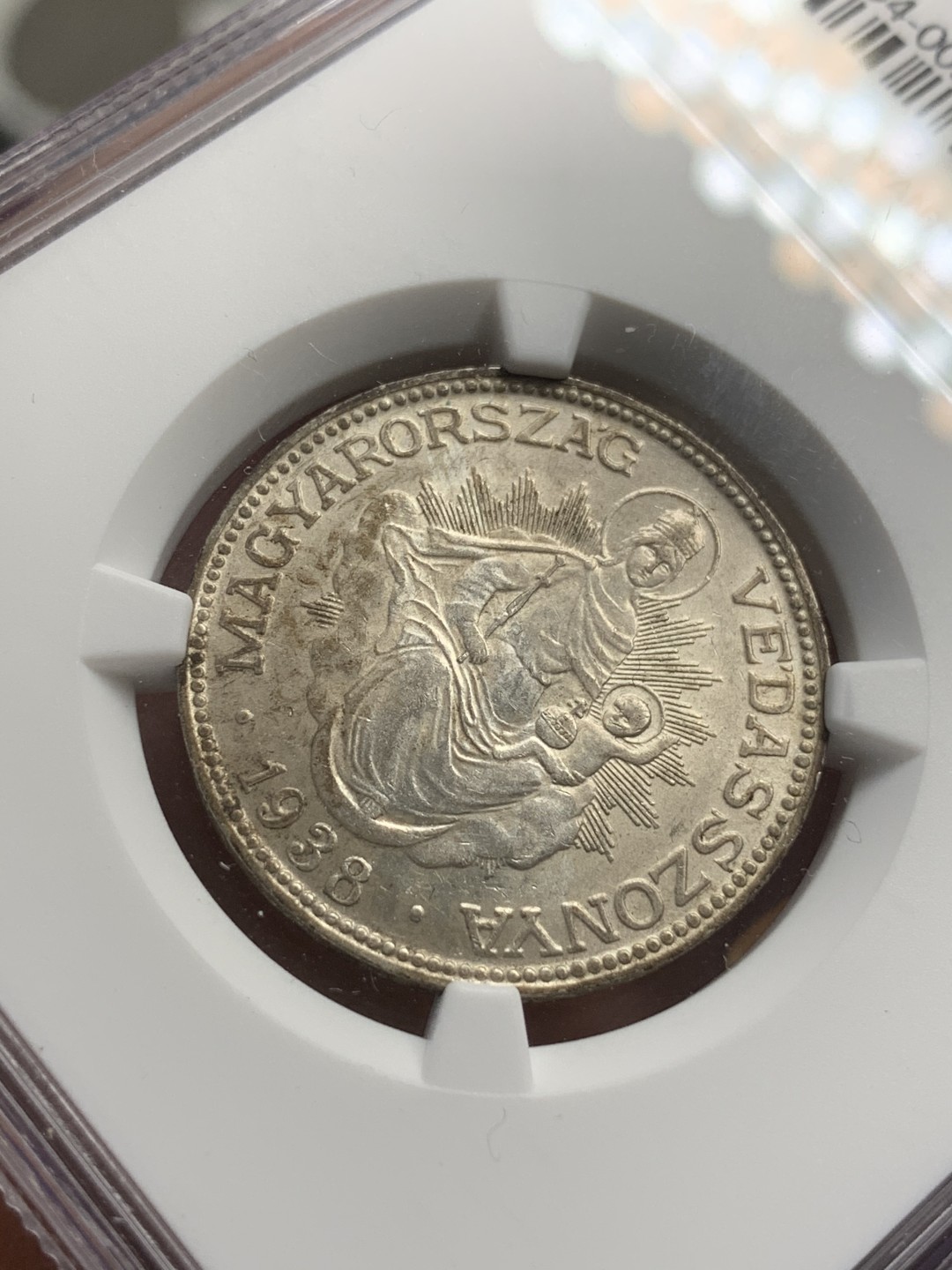 《竞宝斋》第71场-本周日，周一2场连拍（全场不限金额包邮） NGC-MS62 匈牙利1938BP年 圣母抱婴 2潘果 原光 银币 非常漂亮