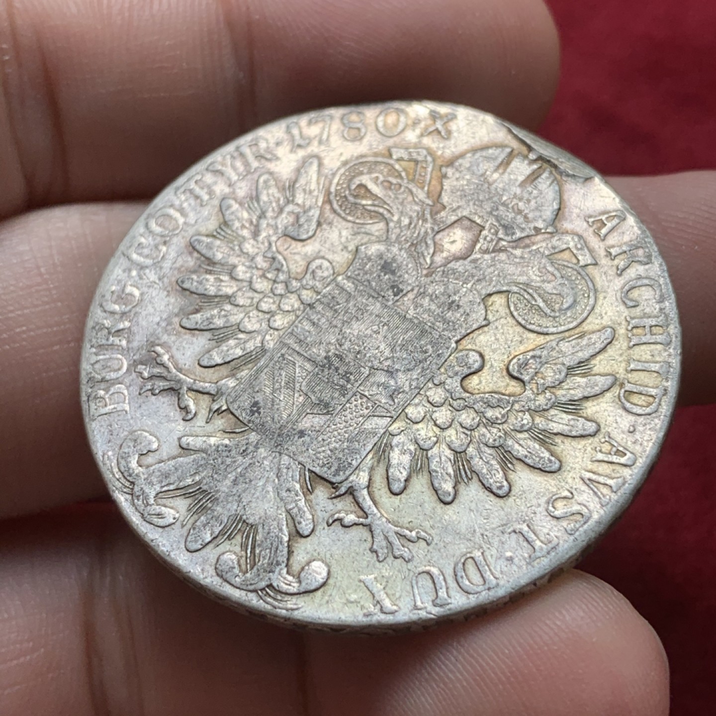 《竞宝斋》第71场-本周日，周一2场连拍（全场不限金额包邮） 奥地利 “1780年” 大奶妈 泰勒银币   双须版 应该做过吊坠 12点位置有痕迹  其他状态都挺好 可以当个品种