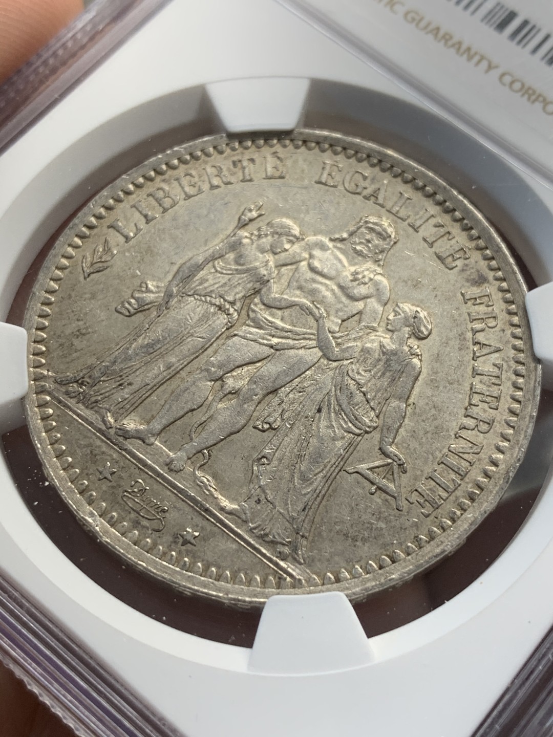 《竞宝斋》第71场-本周日，周一2场连拍（全场不限金额包邮） NGC-AU58 法国 1873年大力神 5法郎 大银币 底光带包浆 细节一流 非常漂亮