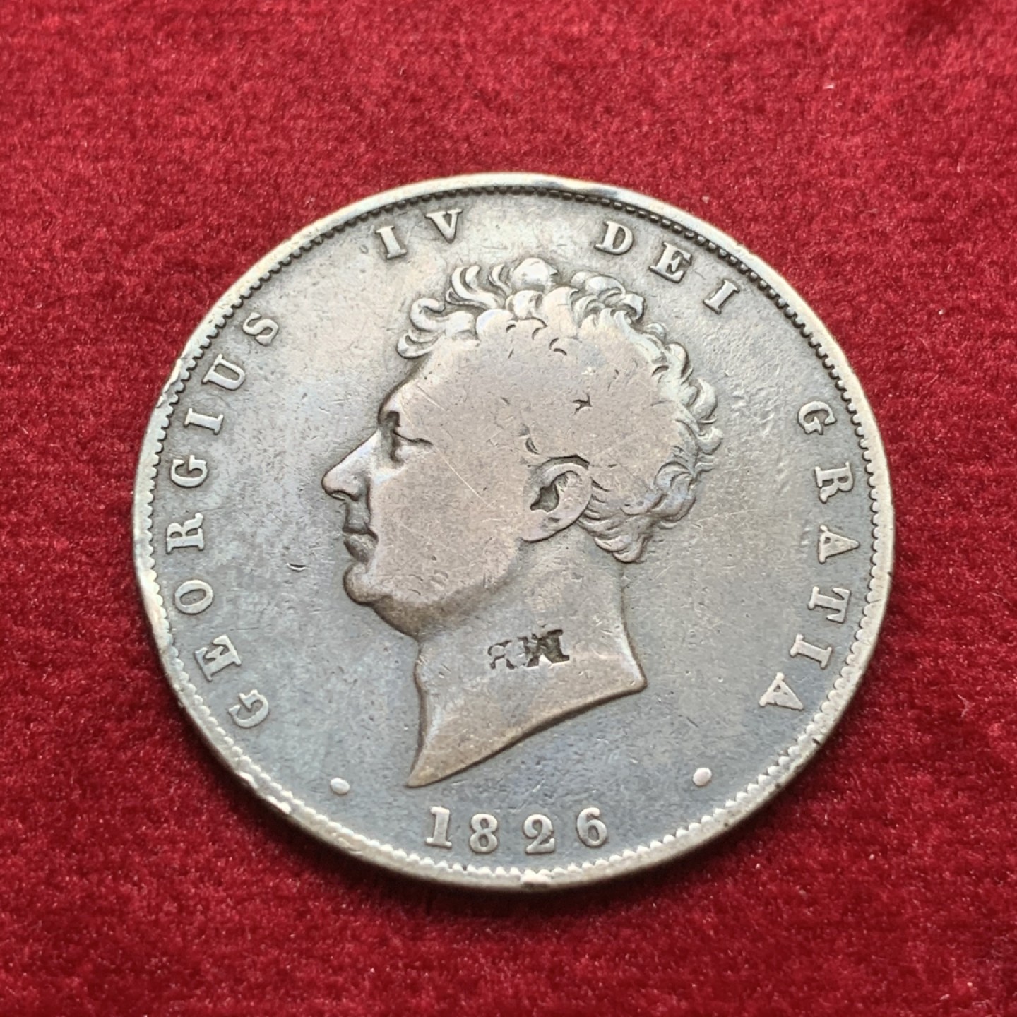 《竞宝斋》第71场-本周日，周一2场连拍（全场不限金额包邮） 乔治四世、威廉四世半克朗银币一对，威廉四世品相不错，人像面有一个R.M戳记，可能是当时哪个家族的标签。