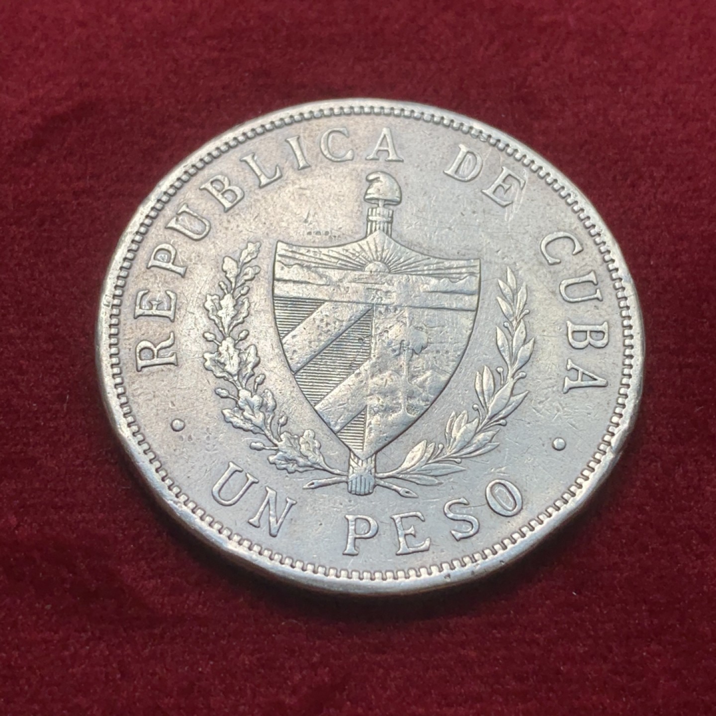 《竞宝斋》第71场-本周日，周一2场连拍（全场不限金额包邮） 古巴 1915年 五角星1比索 大银币 较少年份 发行量仅80多万枚 裸币好品