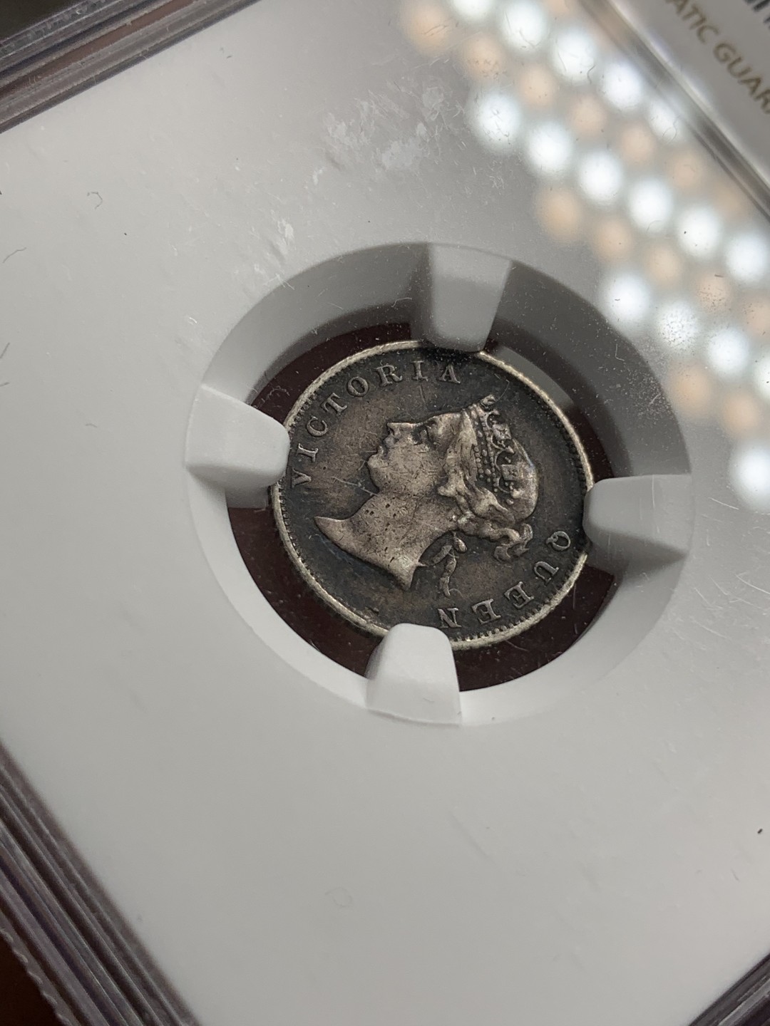 《竞宝斋》第71场-本周日，周一2场连拍（全场不限金额包邮） NGC AU50 1891年英属圭亚那和西印度4便士小银币，包浆完美黑美人发财包浆，英系里这样的包浆不多见。