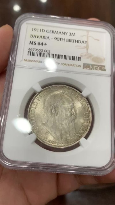 《竞宝斋》第71场-本周日，周一2场连拍（全场不限金额包邮） NGC MS64+ 德国巴伐利亚 1911年 90大寿 3马克银币 双面五彩包浆 漂亮