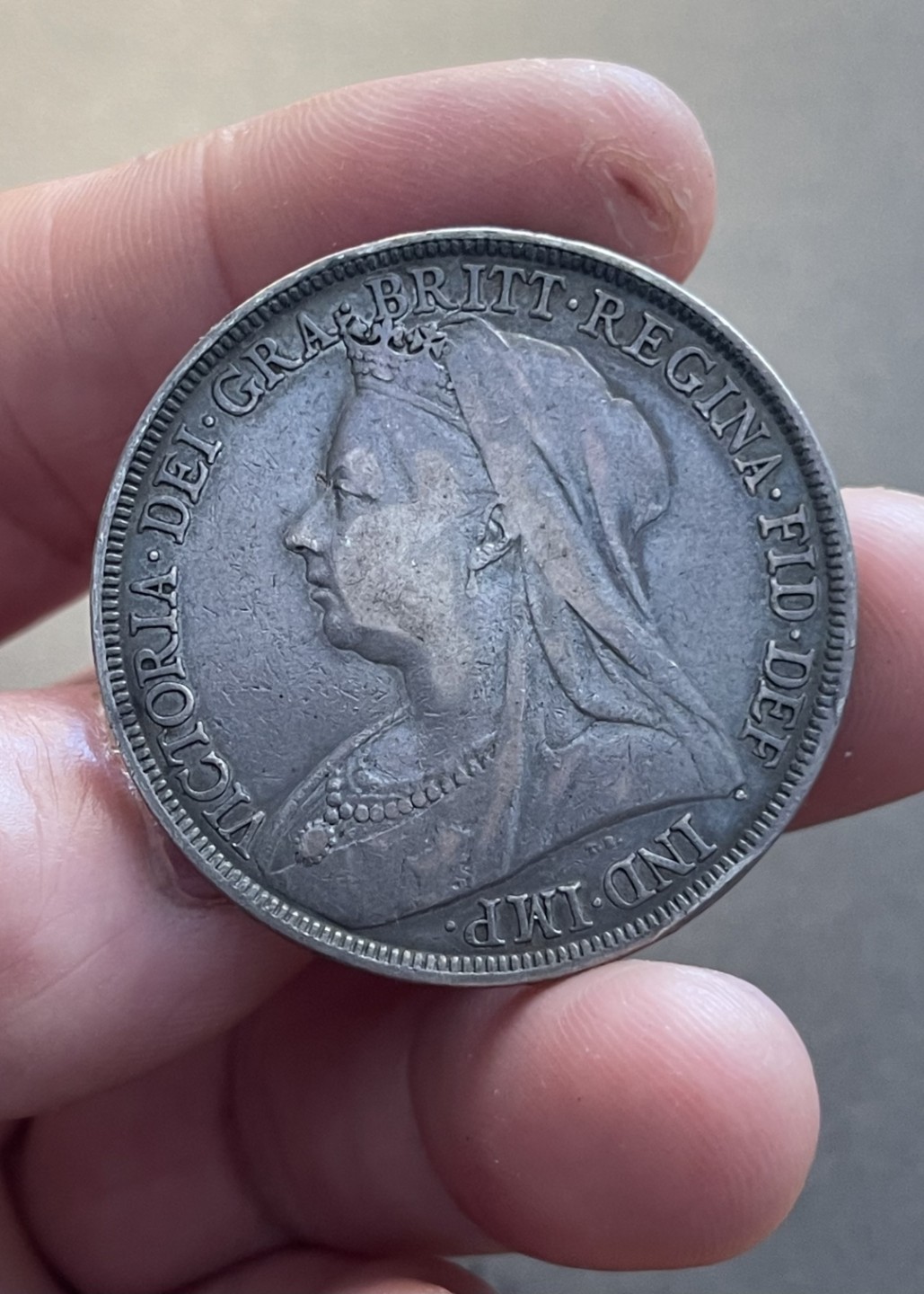 【麦克币章收藏】拍卖第一期 英国1893年披纱马剑克朗大银币，漂亮老包浆，细节不错