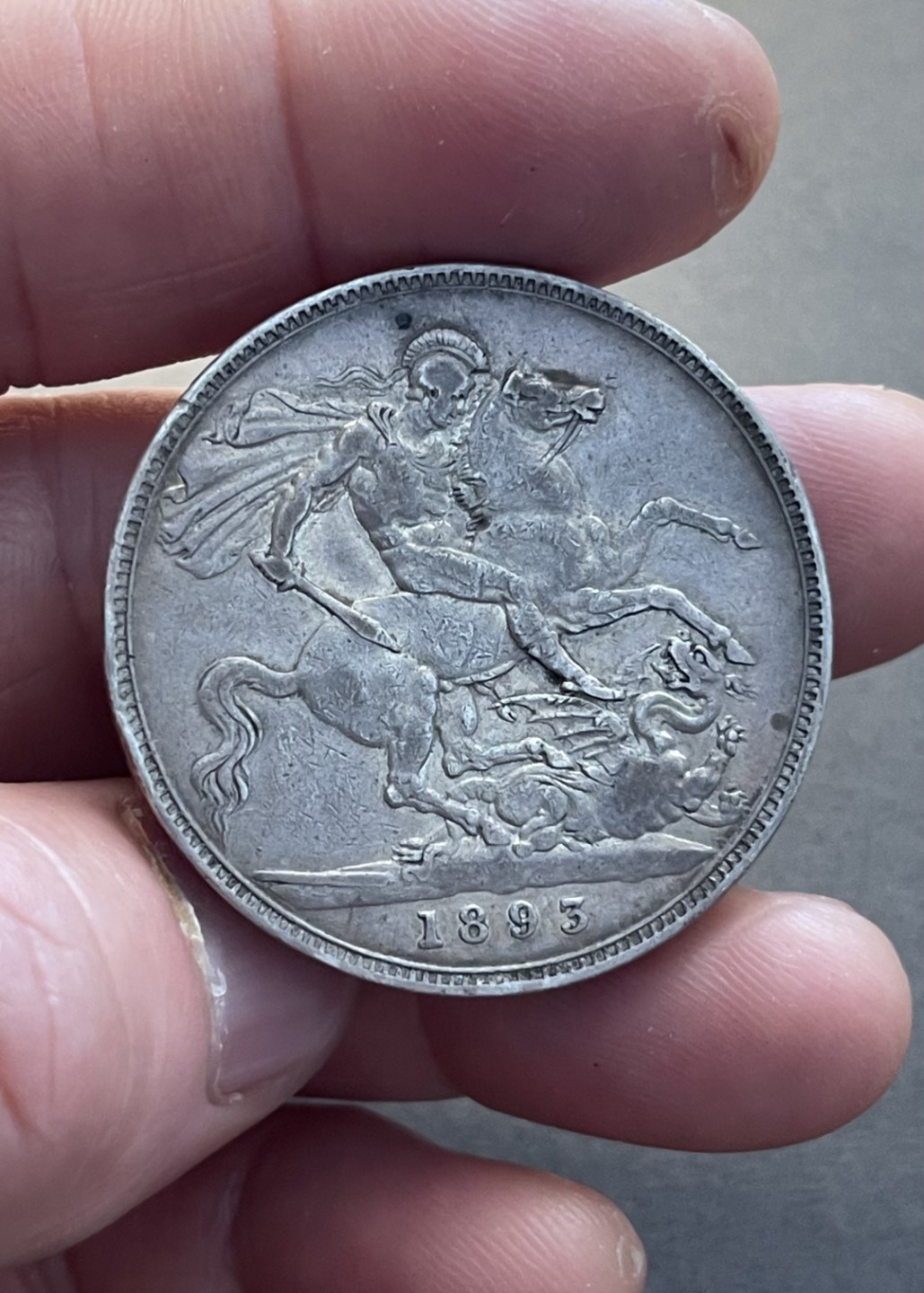 【麦克币章收藏】拍卖第一期 英国1893年披纱马剑克朗大银币，漂亮老包浆，细节不错