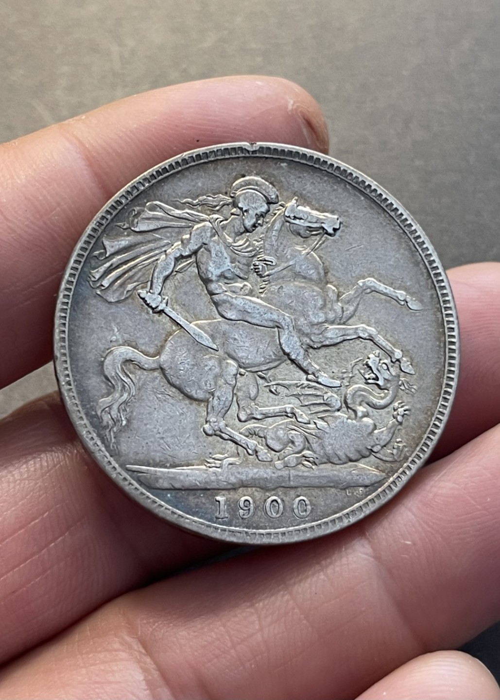 【麦克币章收藏】拍卖第一期 英国1900年披纱马剑克朗 漂亮紫金色彩光