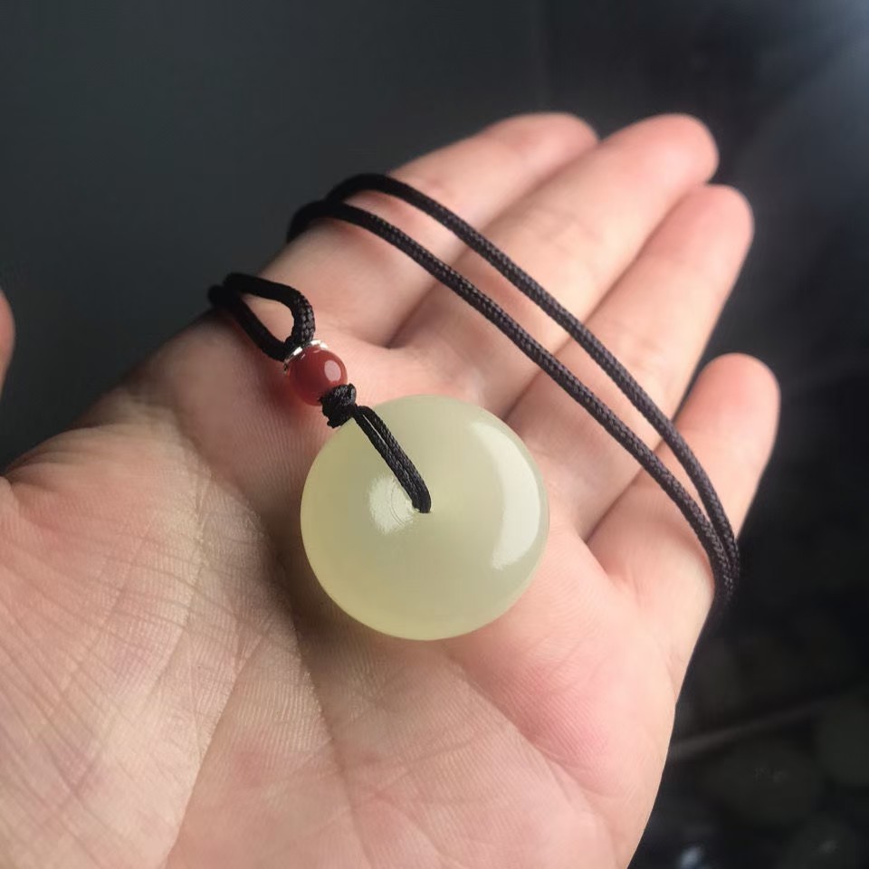 新疆天然玉石冰种青白玉平安扣吊坠转运平安系相思26mm