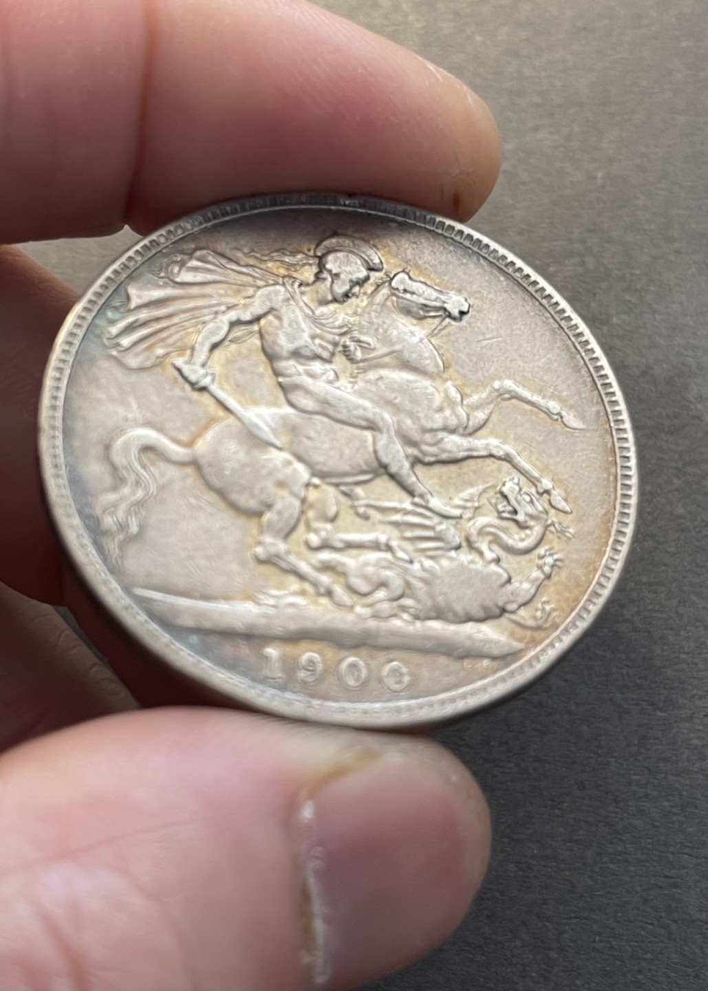 【麦克币章收藏】拍卖第一期 英国1900年披纱马剑克朗 漂亮紫金色彩光