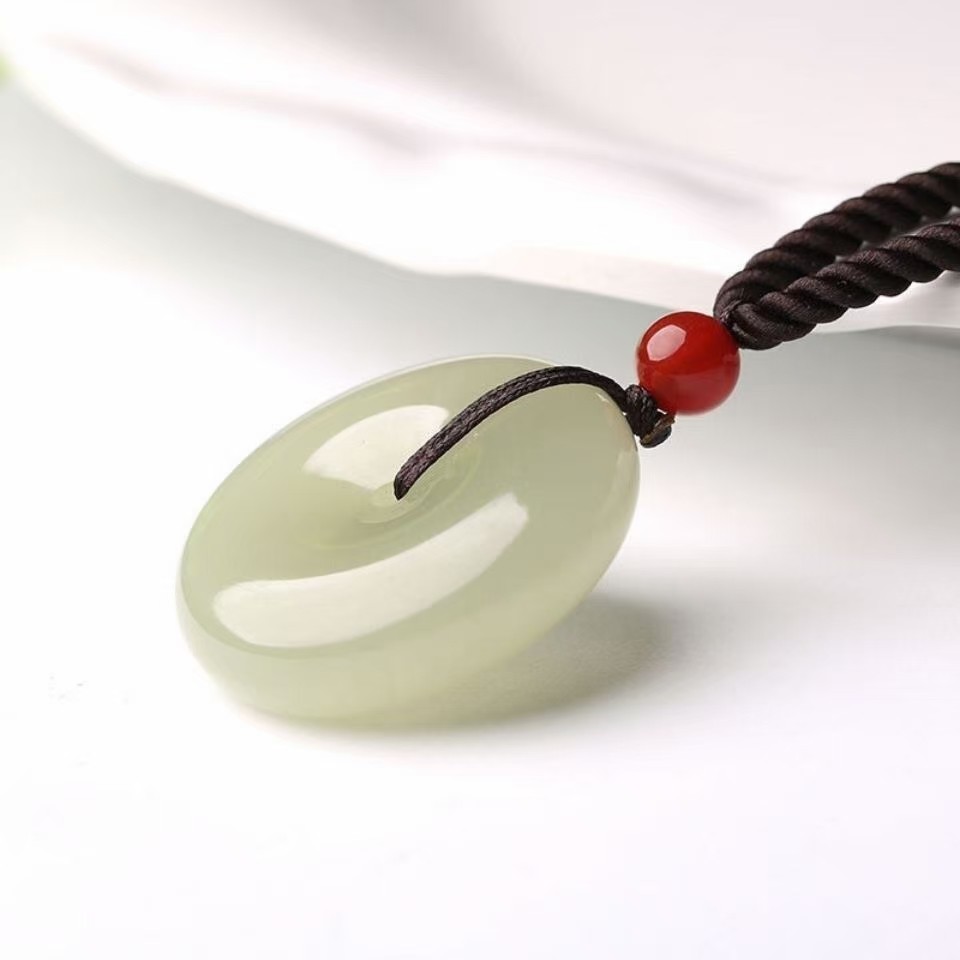 新疆天然玉石冰种青白玉平安扣吊坠转运平安系相思26mm