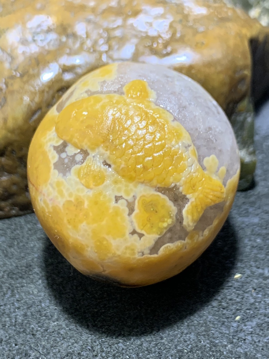 精美高玉化冰飘料战国红玛瑙俏色巧雕金鲤鱼把件一个！